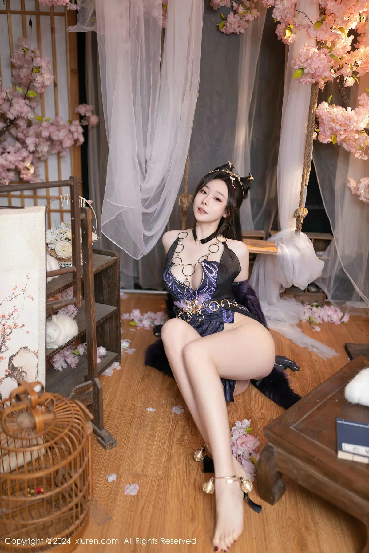 秀人集.com_[XiuRen秀人网]No.8232_模特小逗逗性感紫色情趣旗袍服饰半脱秀曼妙身姿惹火诱惑写真80P