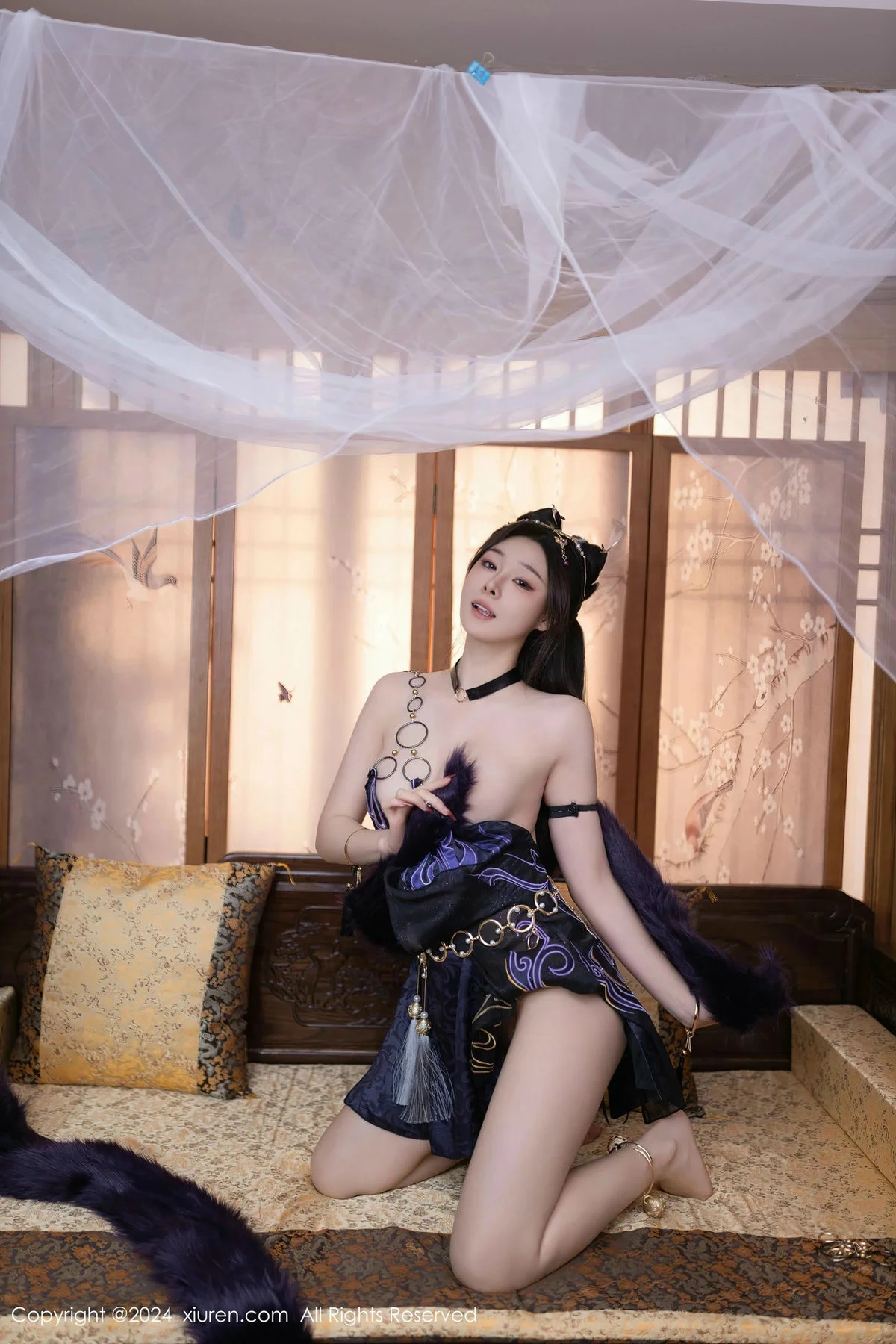 秀人集.com_[XiuRen秀人网]No.8232_模特小逗逗性感紫色情趣旗袍服饰半脱秀曼妙身姿惹火诱惑写真80P