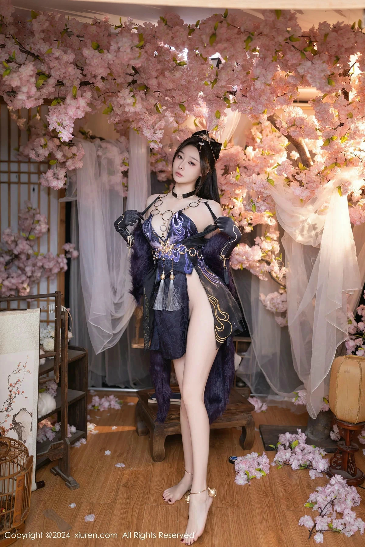 秀人集.com_[XiuRen秀人网]No.8232_模特小逗逗性感紫色情趣旗袍服饰半脱秀曼妙身姿惹火诱惑写真80P