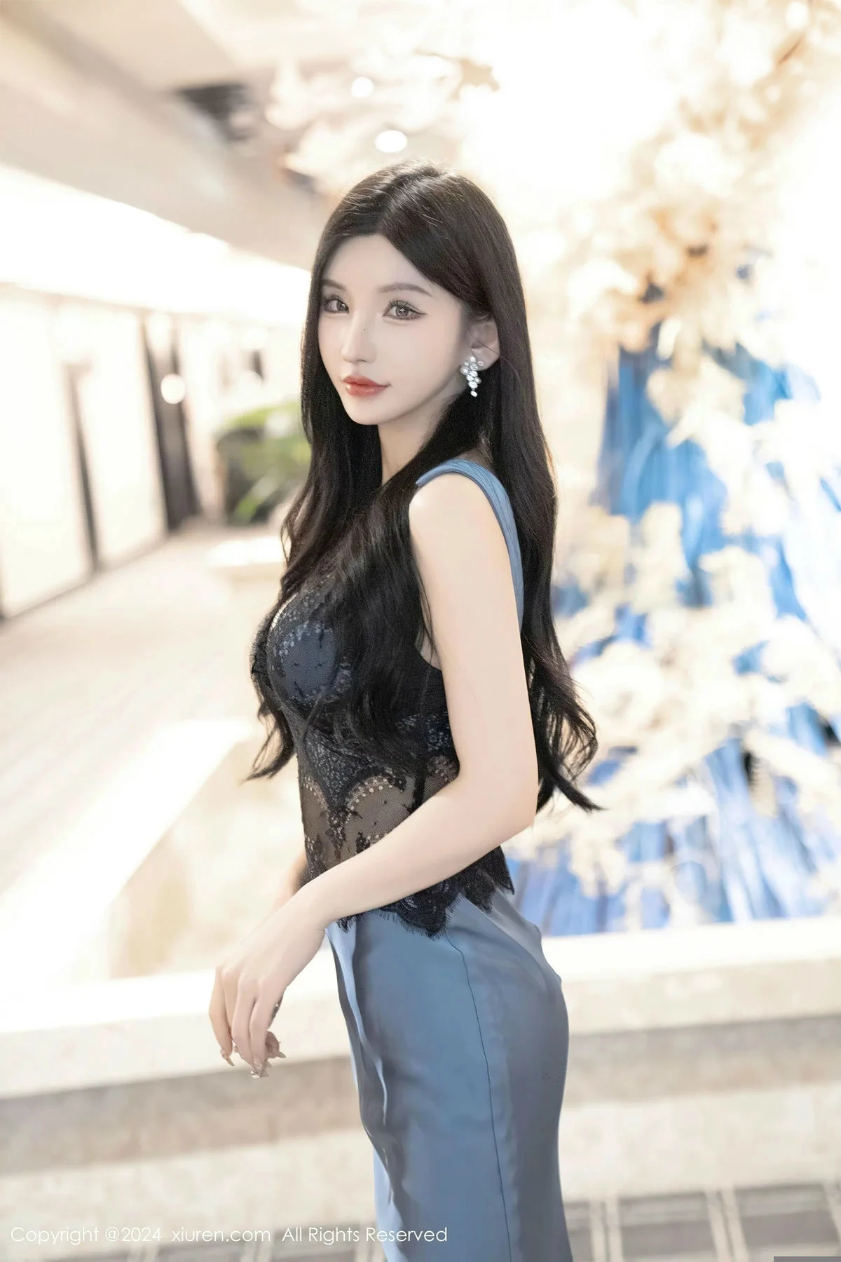 秀人集.com_[XiuRen秀人网]No.8242_女神周于希Sally性感蕾丝长裙+黑色薄纱连体衣秀完美身材诱惑写真115P