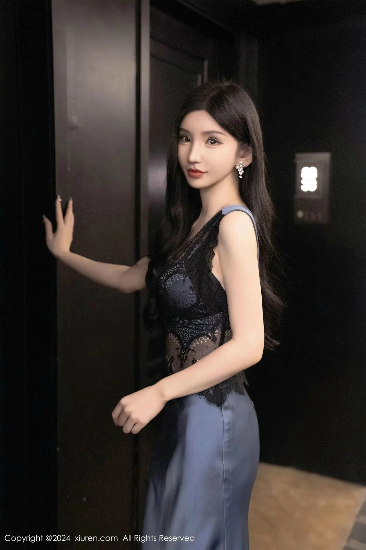 秀人集.com_[XiuRen秀人网]No.8242_女神周于希Sally性感蕾丝长裙+黑色薄纱连体衣秀完美身材诱惑写真115P