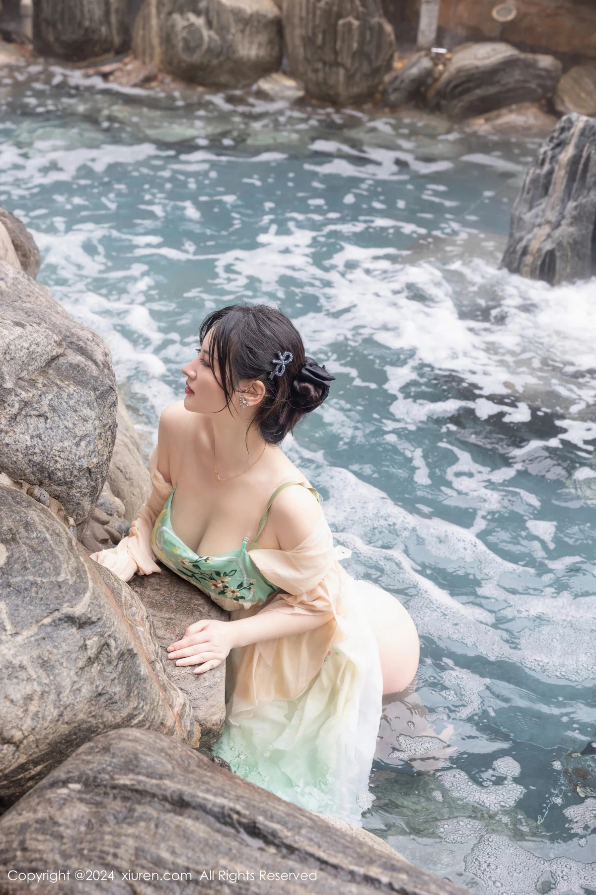 秀人集.com_[XiuRen秀人网]No.8128_模特诗诗kiki浴室场景性感古装情趣服饰秀丰腴有致身材诱惑写真82P