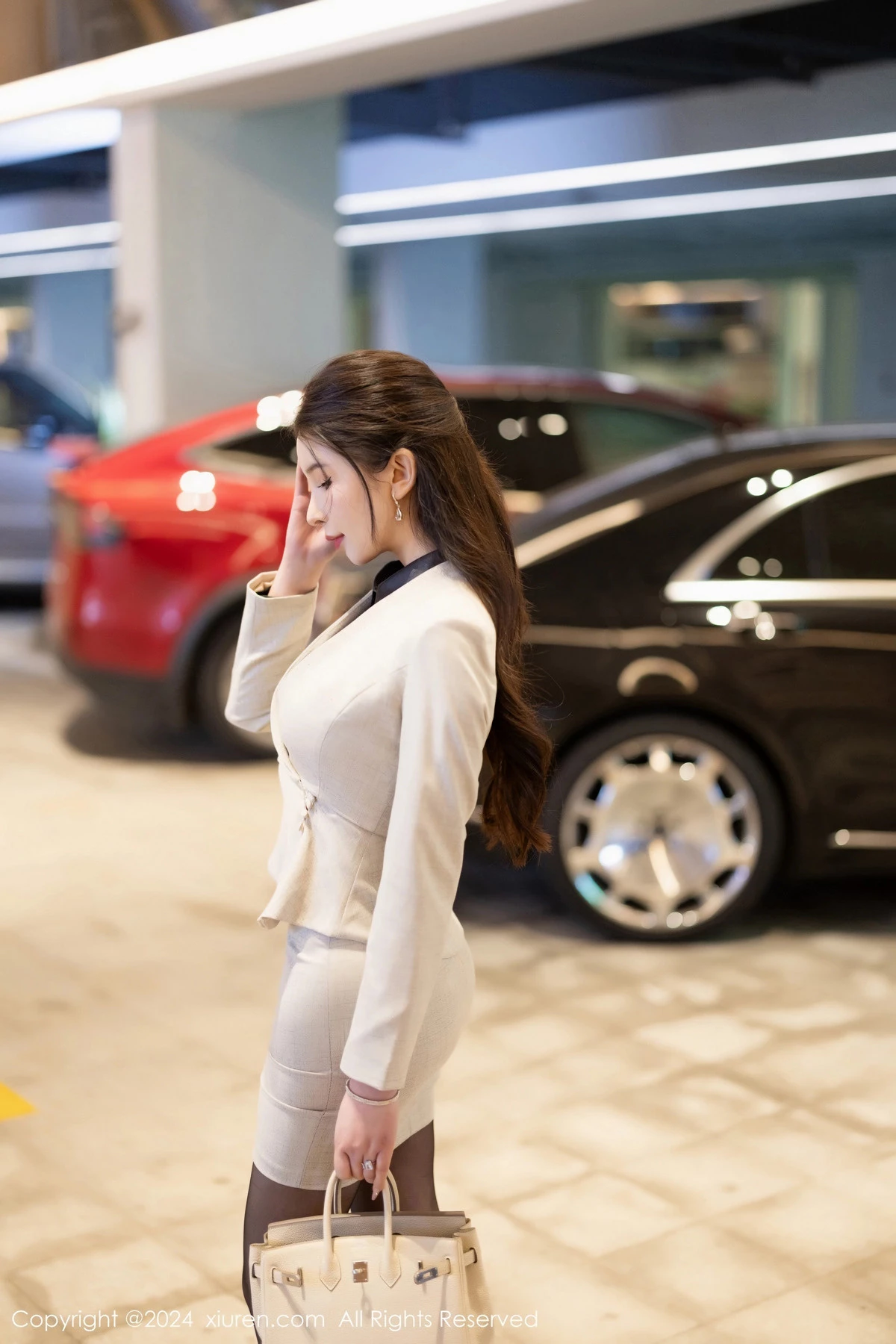 秀人集.com_[XiuRen秀人网]No.8126_女神李丽莎半脱露性感白色内衣配开档黑丝秀曼妙身姿诱惑写真82P