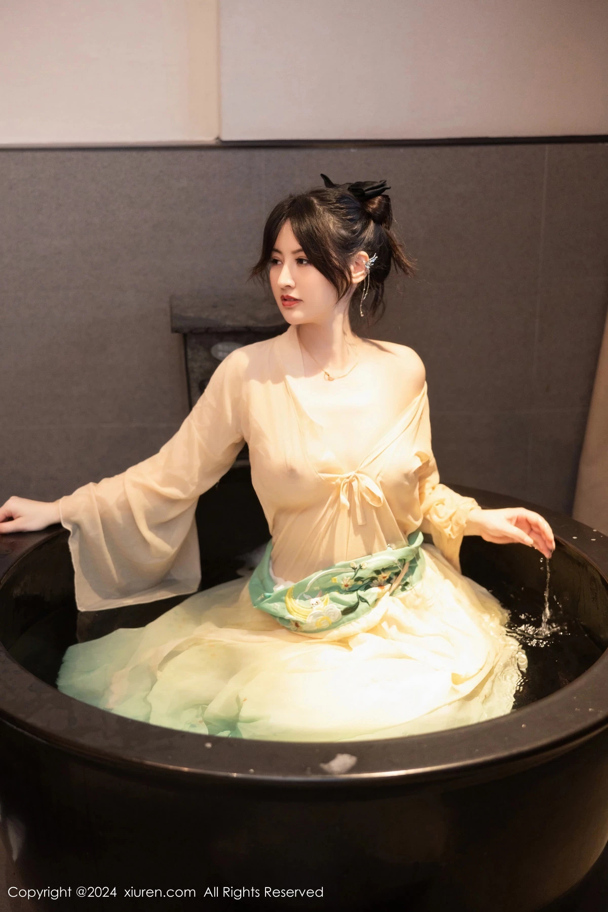 秀人集.com_[XiuRen秀人网]No.8128_模特诗诗kiki浴室场景性感古装情趣服饰秀丰腴有致身材诱惑写真82P