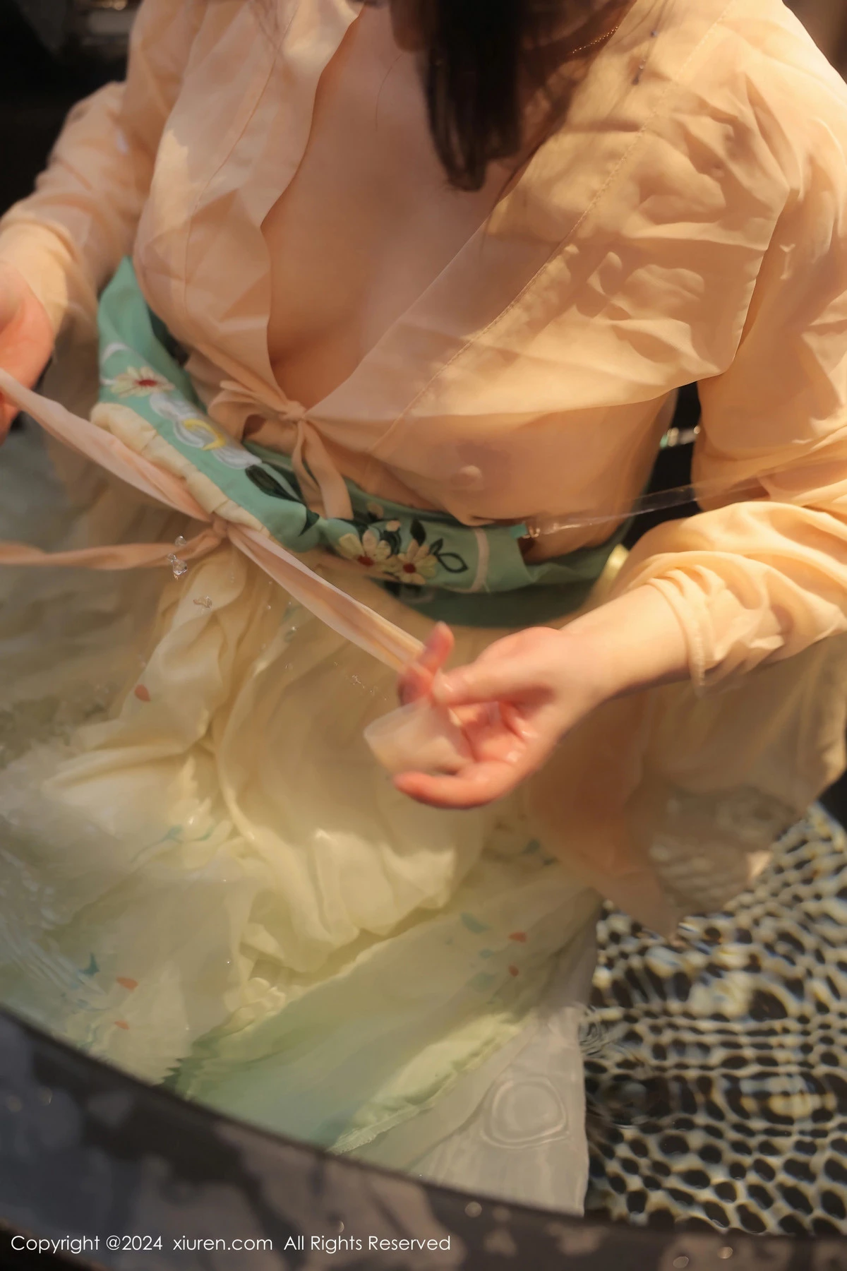 秀人集.com_[XiuRen秀人网]No.8128_模特诗诗kiki浴室场景性感古装情趣服饰秀丰腴有致身材诱惑写真82P