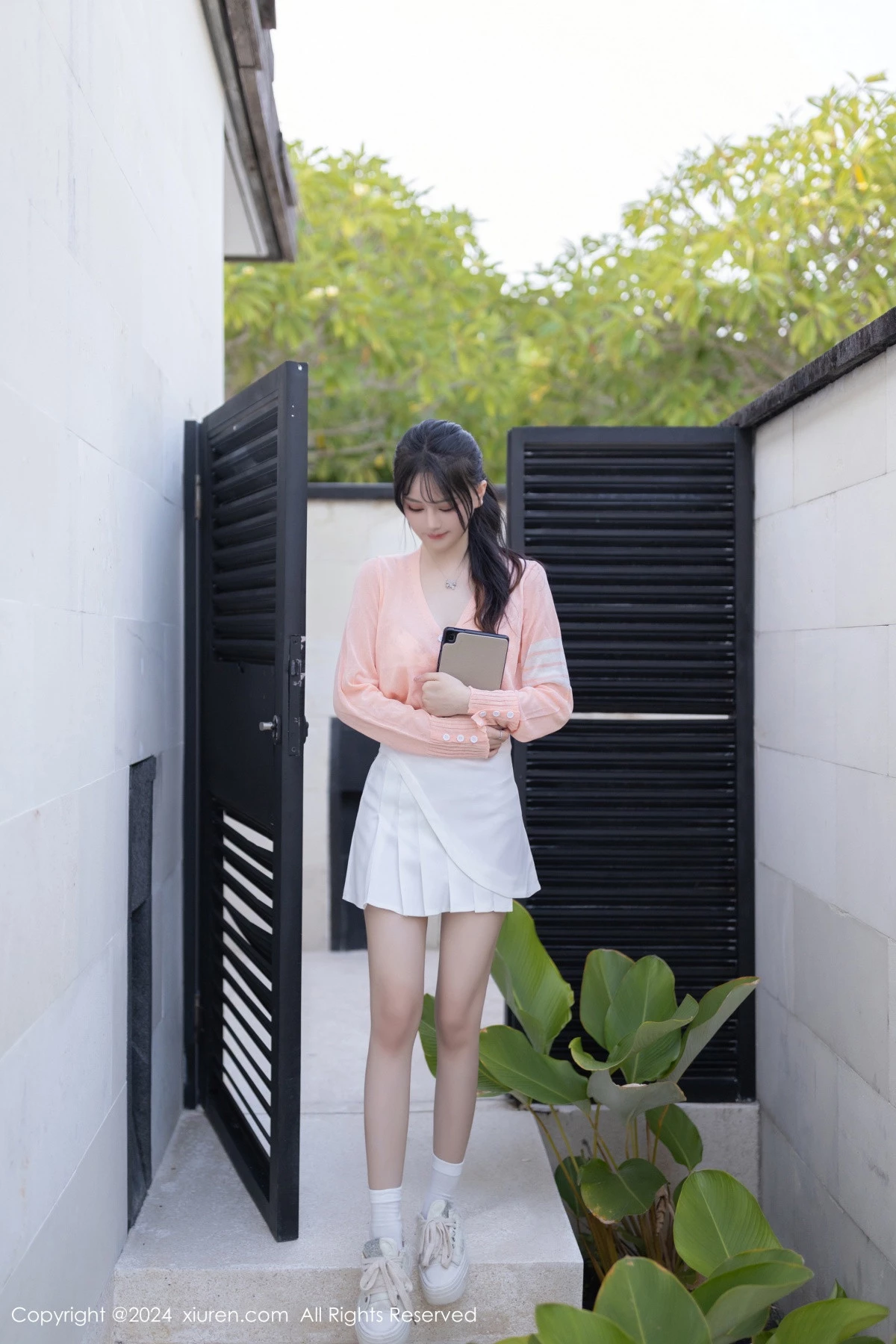 秀人集.com_[XiuRen秀人网]No.8138_模特幼幼粉色上衣配白短裙露性感浅花色内衣秀曼妙身姿诱惑写真80P