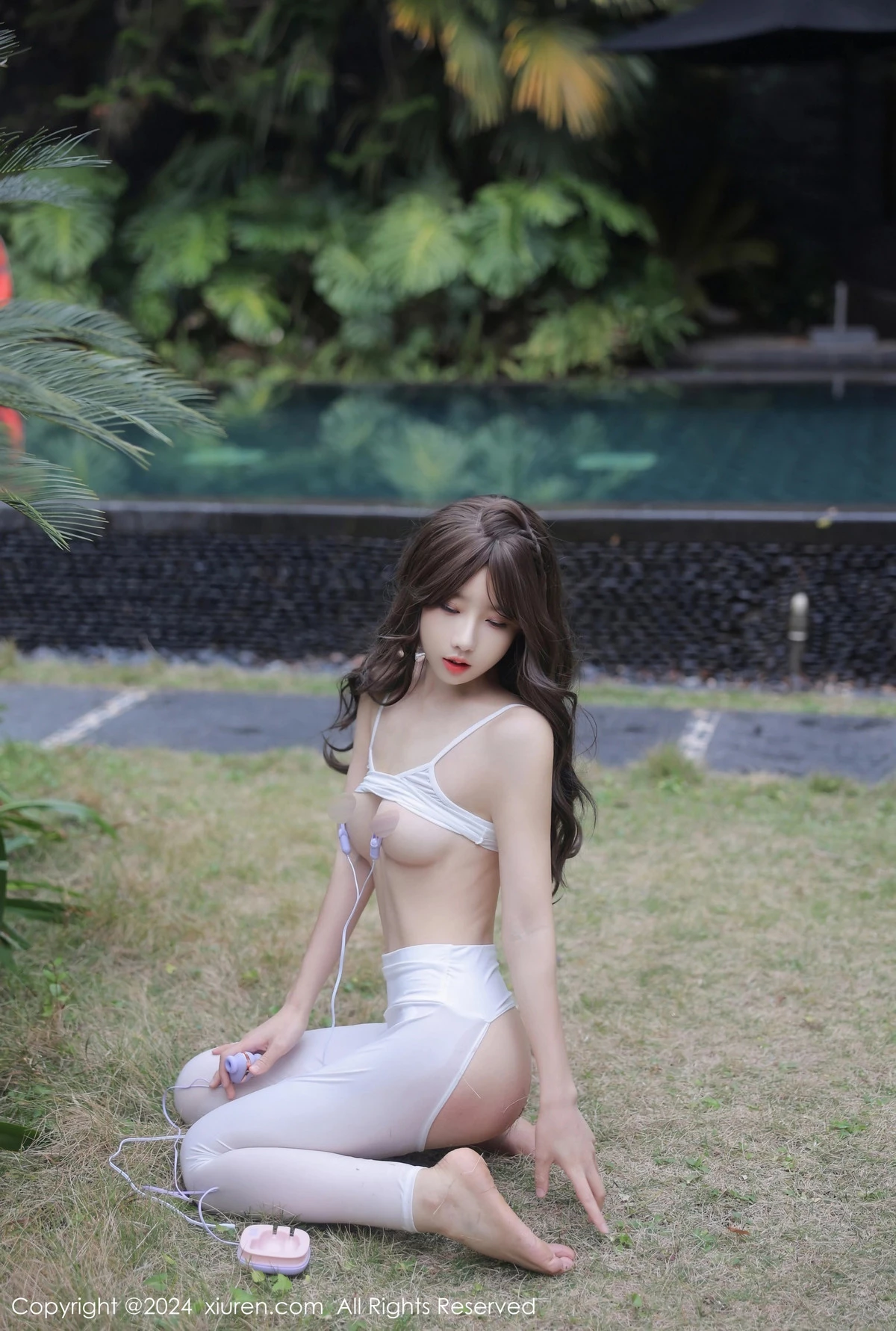 秀人集.com_[XiuRen秀人网]No.8132_模特桃妖夭户外白色内衣配性感白色露臀裤秀曼妙身姿诱惑写真78P