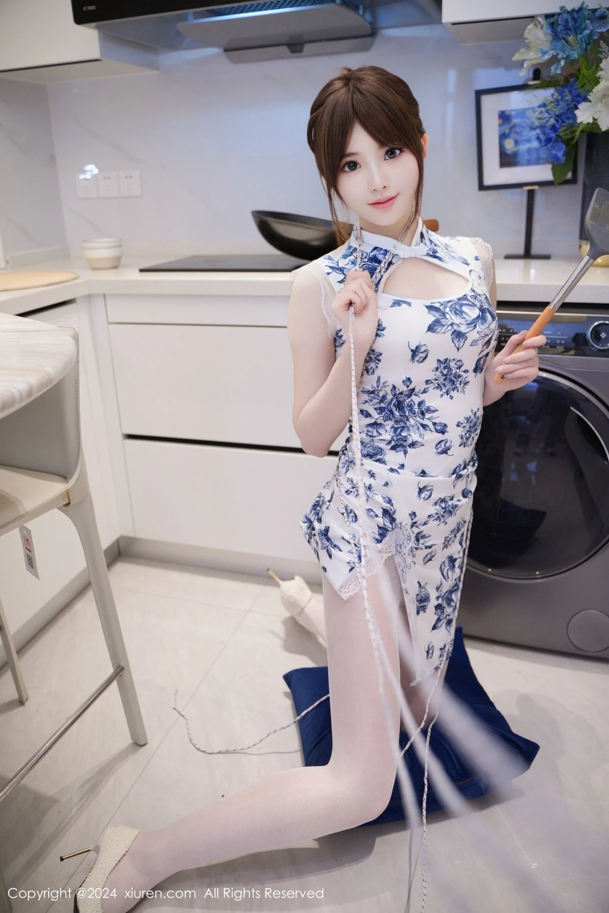 秀人集.com_[XiuRen秀人网]No.8255_模特梦灵儿Mini性感青色轻透旗袍配原色丝袜秀惹火身材诱惑写真77P