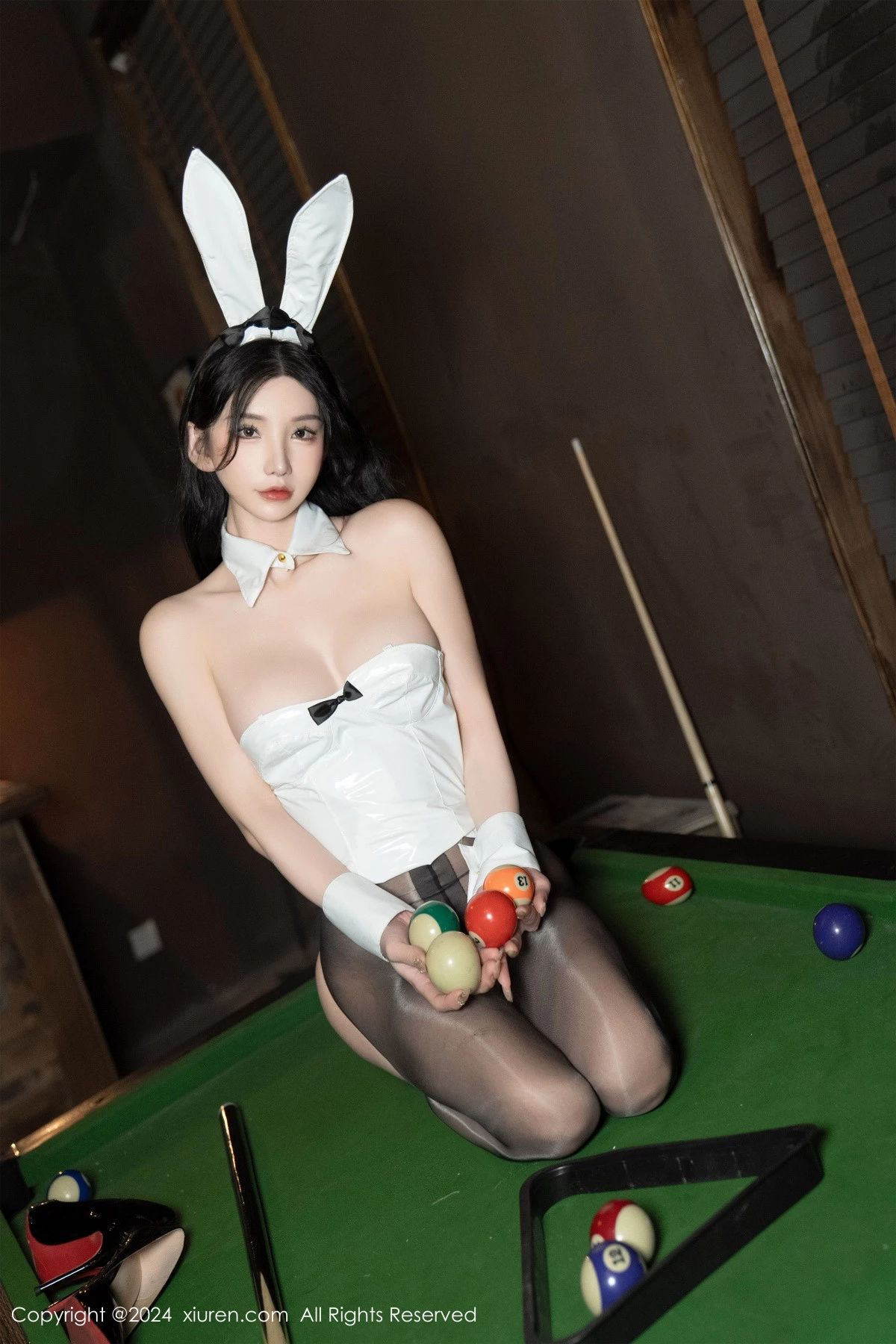 秀人集.com_[XiuRen秀人网]No.8318_女神周于希Sally白色皮质高叉连体衣配开档黑丝秀美腿诱惑写真107P