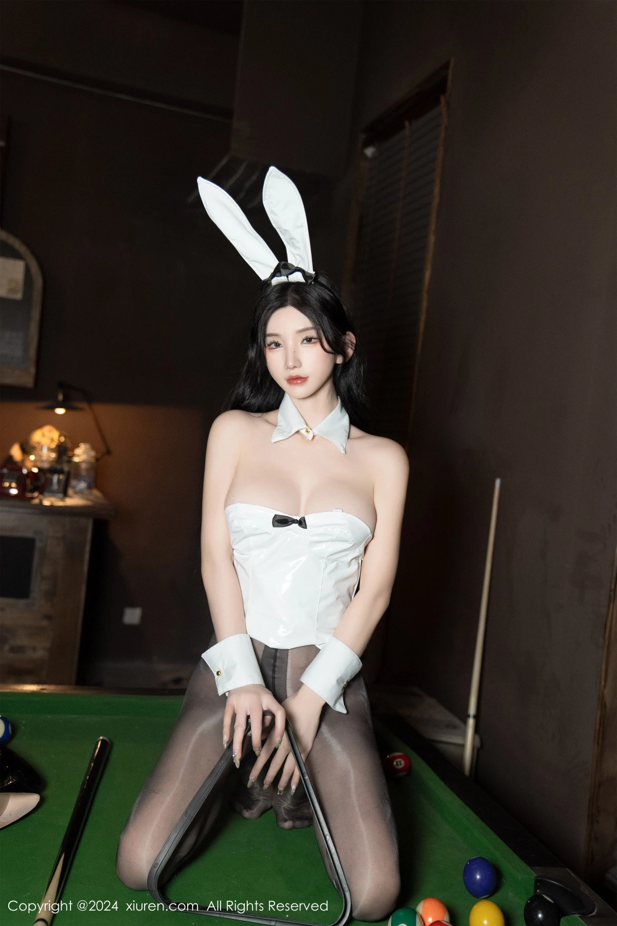 秀人集.com_[XiuRen秀人网]No.8318_女神周于希Sally白色皮质高叉连体衣配开档黑丝秀美腿诱惑写真107P