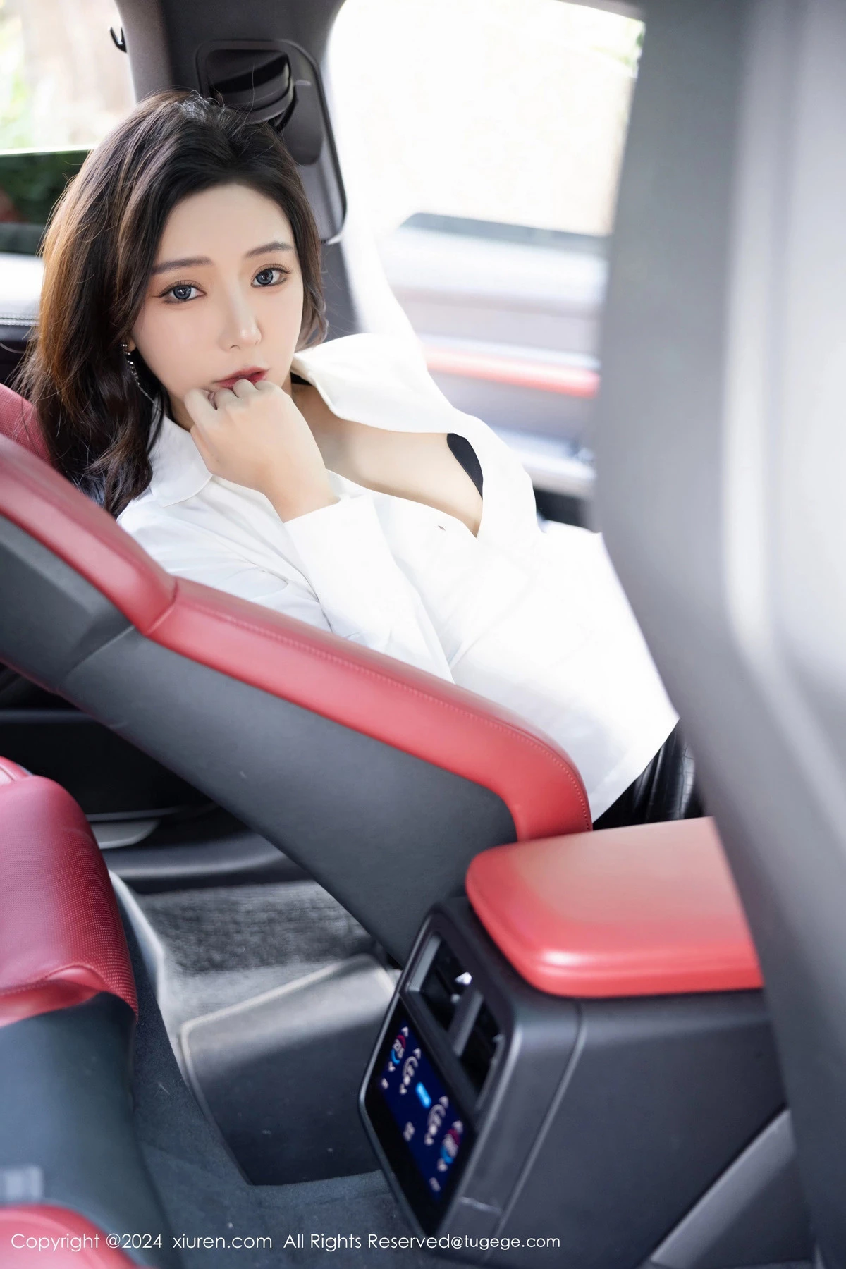 秀人集.com_[XiuRen秀人网]No.8314_女神王馨瑶yanni性感白衬衫配黑短裙露超薄黑丝秀美腿诱惑写真80P