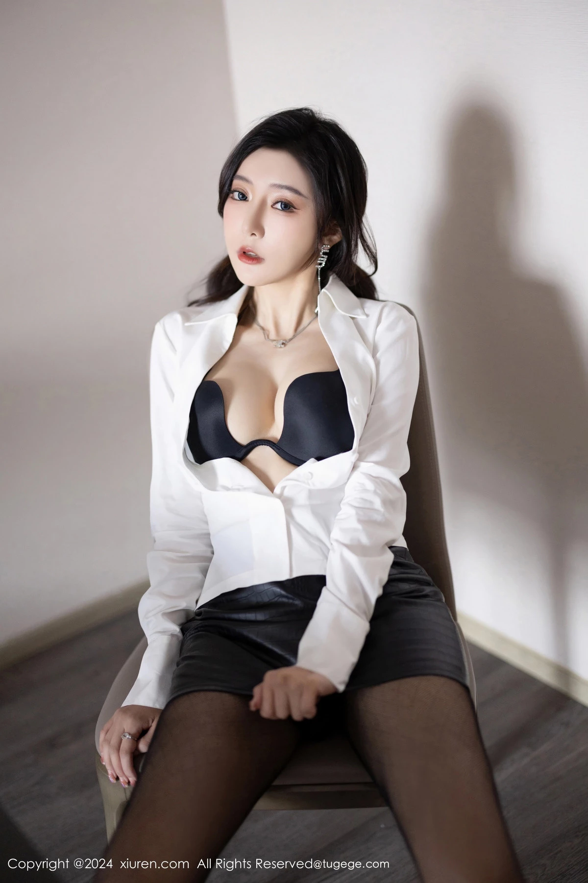 秀人集.com_[XiuRen秀人网]No.8314_女神王馨瑶yanni性感白衬衫配黑短裙露超薄黑丝秀美腿诱惑写真80P