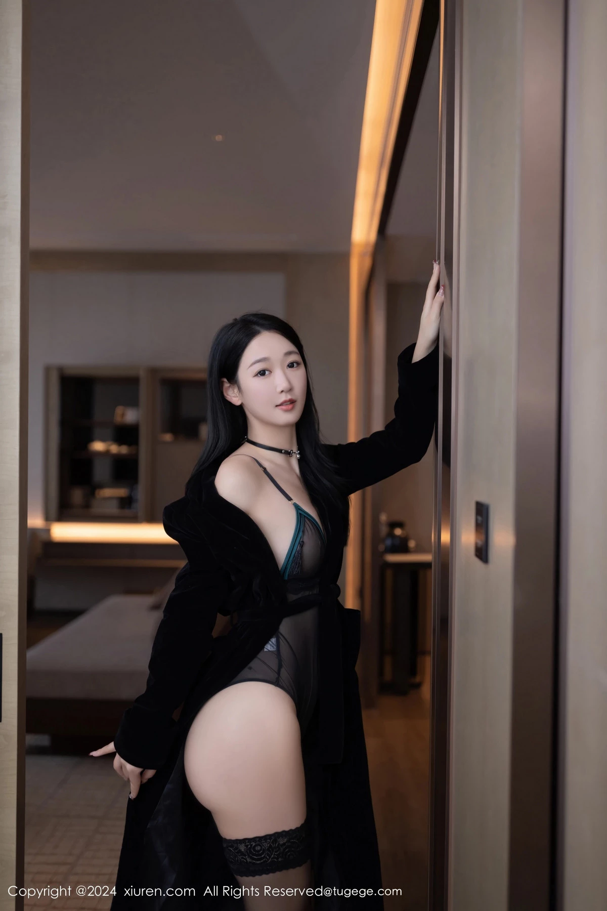 秀人集.com_[XiuRen秀人网]No.8326_模特唐安琪黑色外衣露性感黑色薄纱连体衣配黑丝袜极致魅惑写真81P