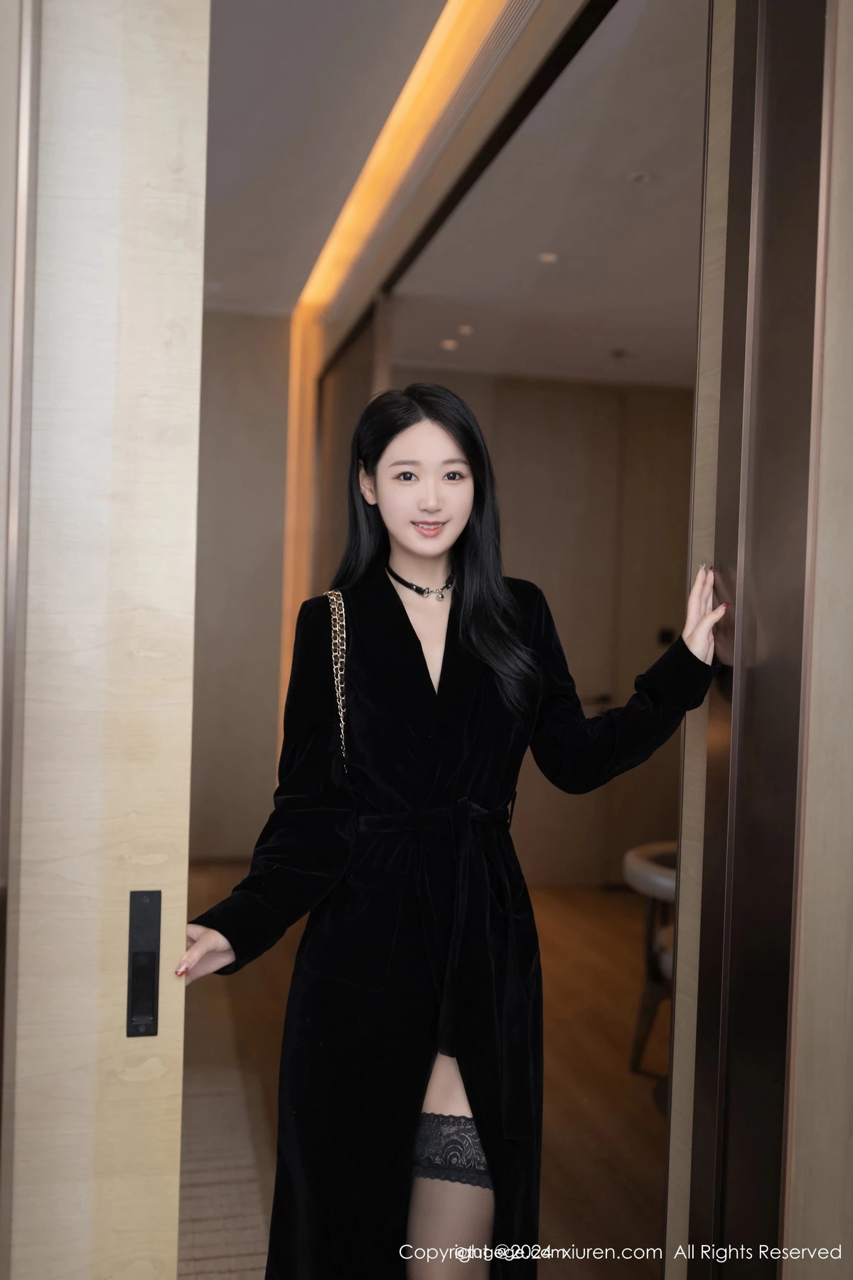 秀人集.com_[XiuRen秀人网]No.8326_模特唐安琪黑色外衣露性感黑色薄纱连体衣配黑丝袜极致魅惑写真81P