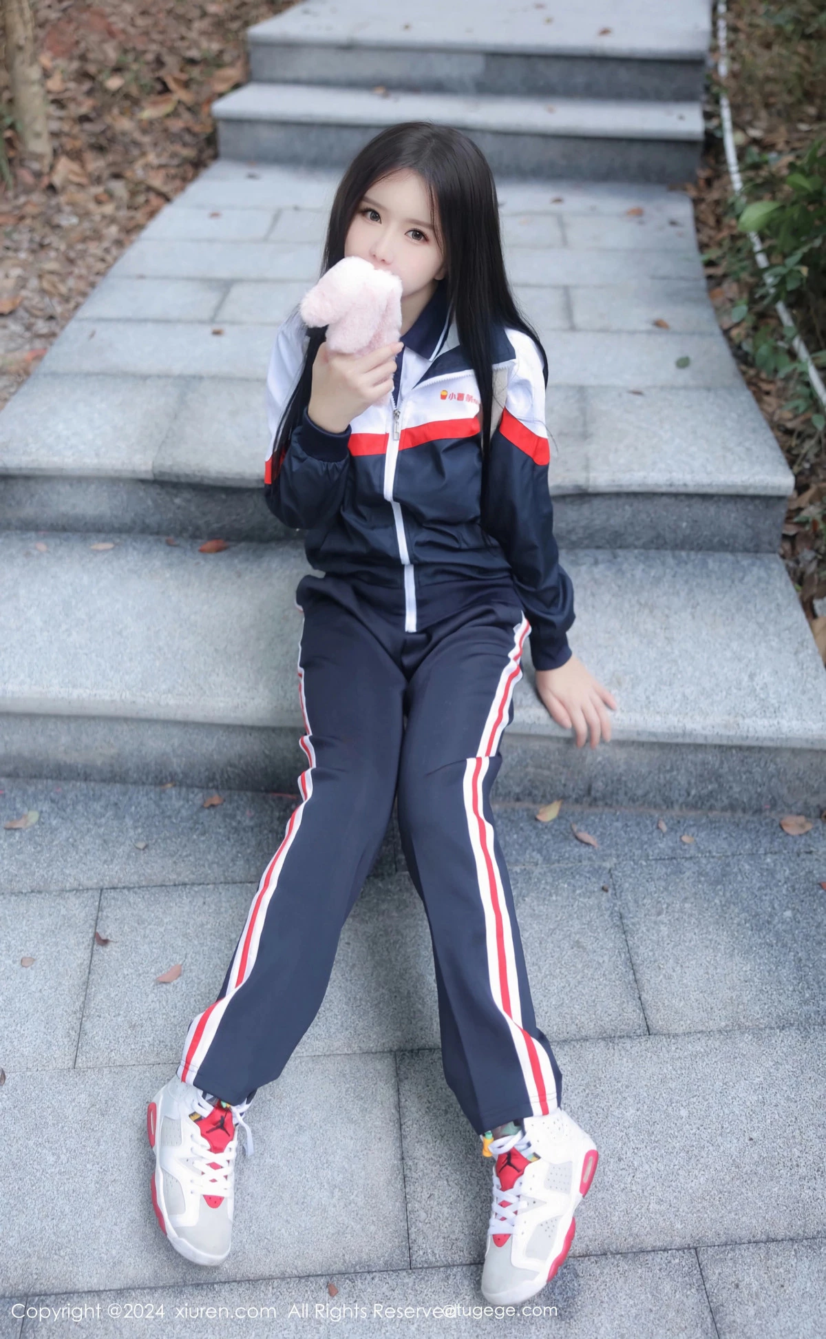 秀人集.com_[XiuRen秀人网]No.8335_模特小薯条nienie户外性感学生运动装露超薄肉丝撩人诱惑写真88P