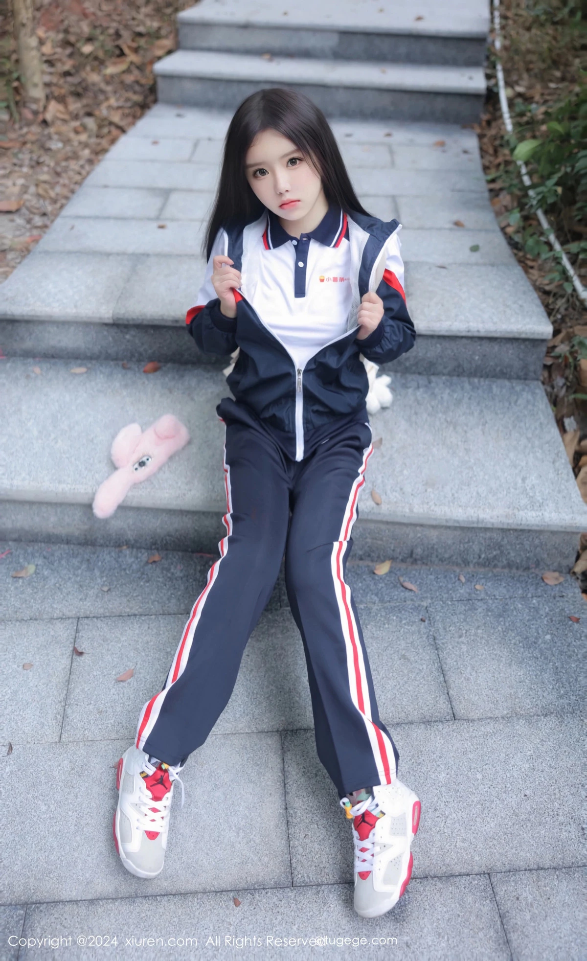 秀人集.com_[XiuRen秀人网]No.8335_模特小薯条nienie户外性感学生运动装露超薄肉丝撩人诱惑写真88P