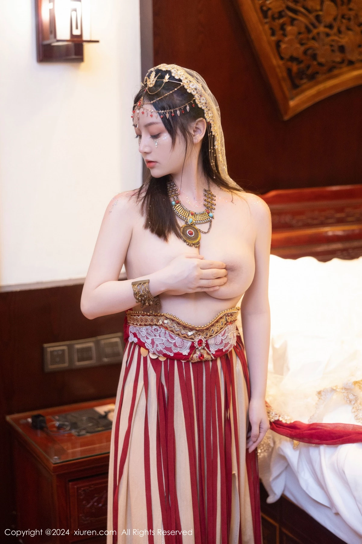 秀人集.com_[XiuRen秀人网]No.8349_模特豆瓣酱性感红色薄纱西域服饰半脱秀丰腴身材撩人诱惑写真82P