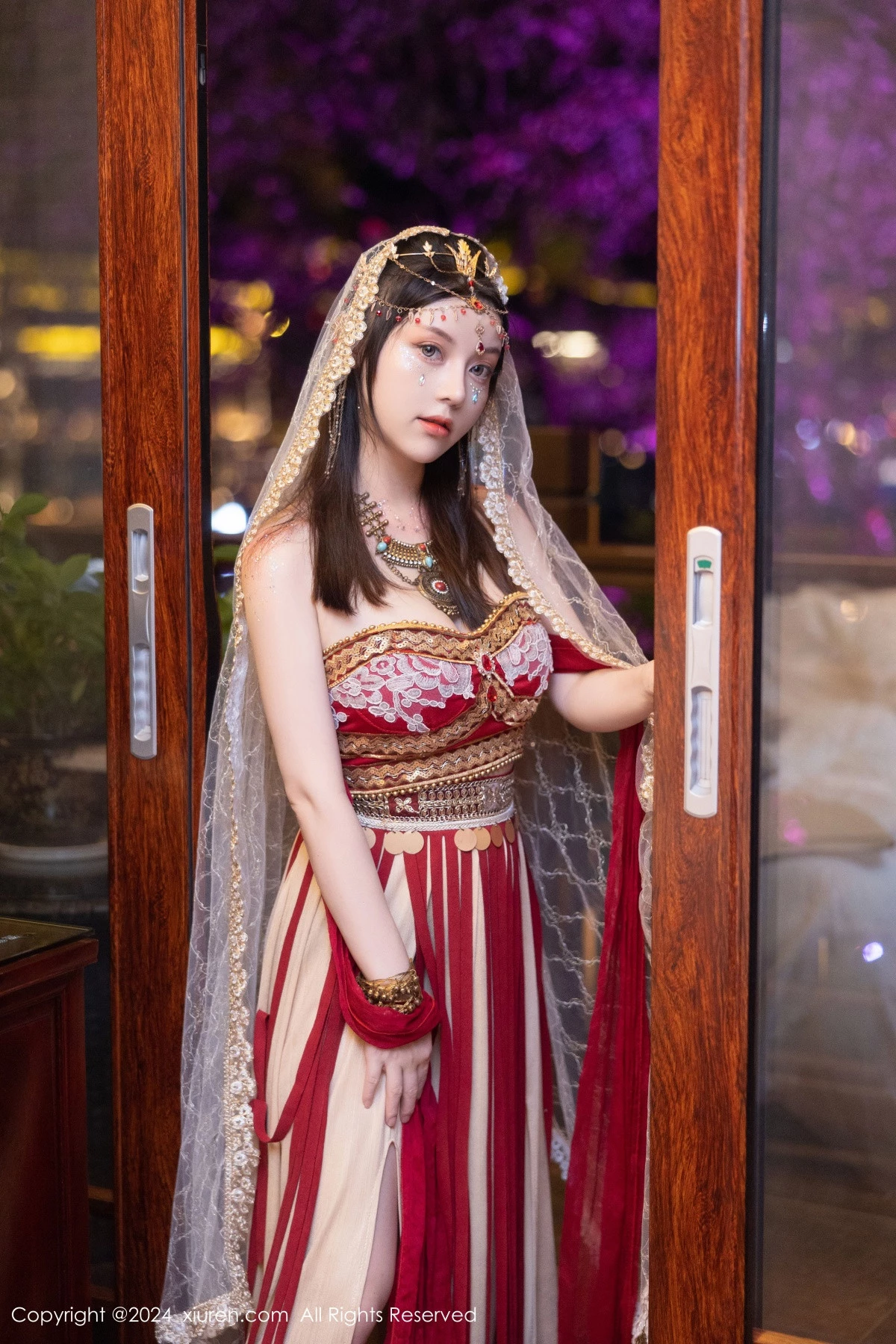 秀人集.com_[XiuRen秀人网]No.8349_模特豆瓣酱性感红色薄纱西域服饰半脱秀丰腴身材撩人诱惑写真82P