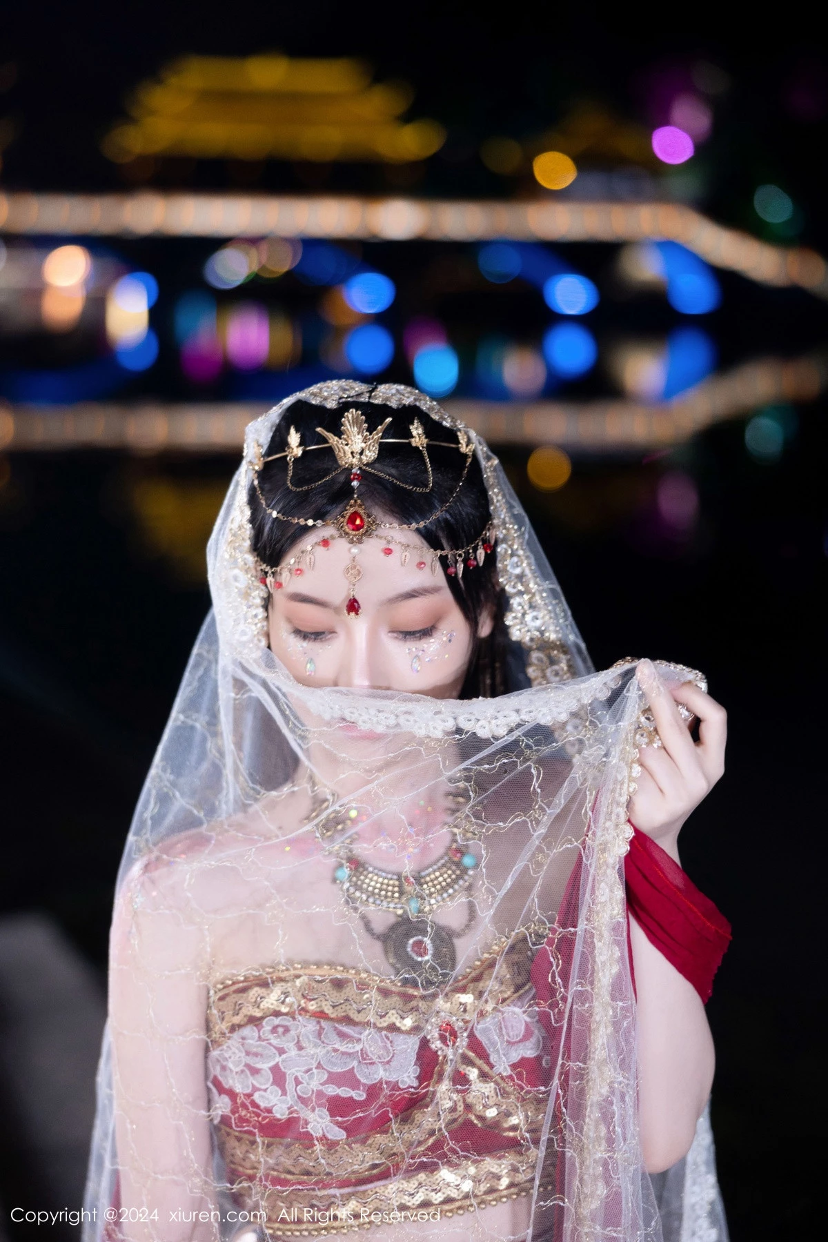 秀人集.com_[XiuRen秀人网]No.8349_模特豆瓣酱性感红色薄纱西域服饰半脱秀丰腴身材撩人诱惑写真82P