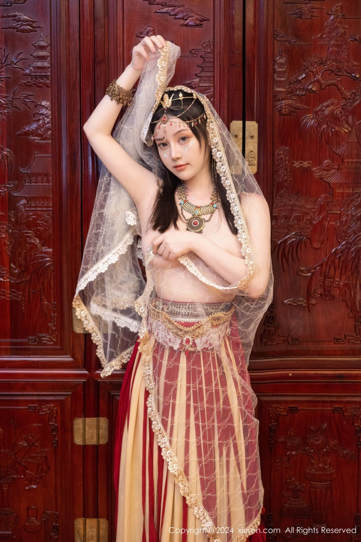 秀人集.com_[XiuRen秀人网]No.8349_模特豆瓣酱性感红色薄纱西域服饰半脱秀丰腴身材撩人诱惑写真82P