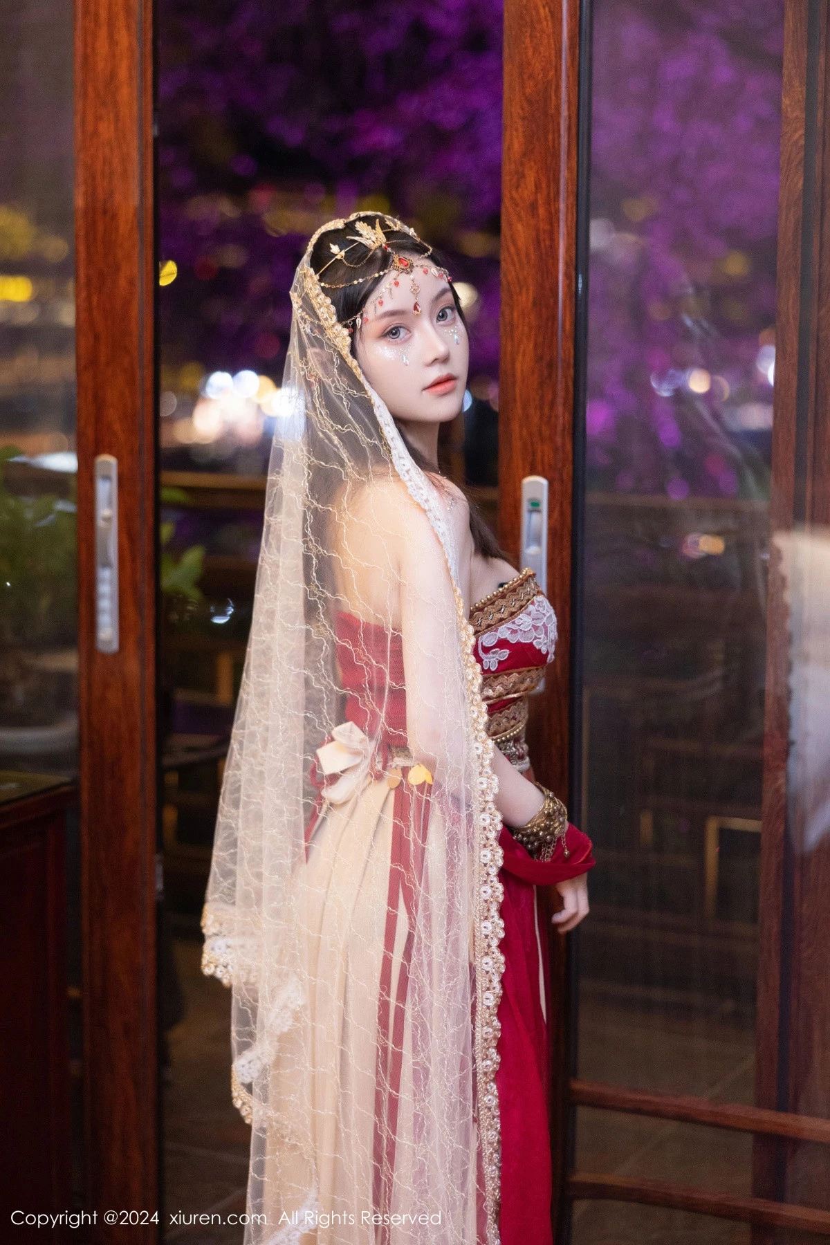 秀人集.com_[XiuRen秀人网]No.8349_模特豆瓣酱性感红色薄纱西域服饰半脱秀丰腴身材撩人诱惑写真82P