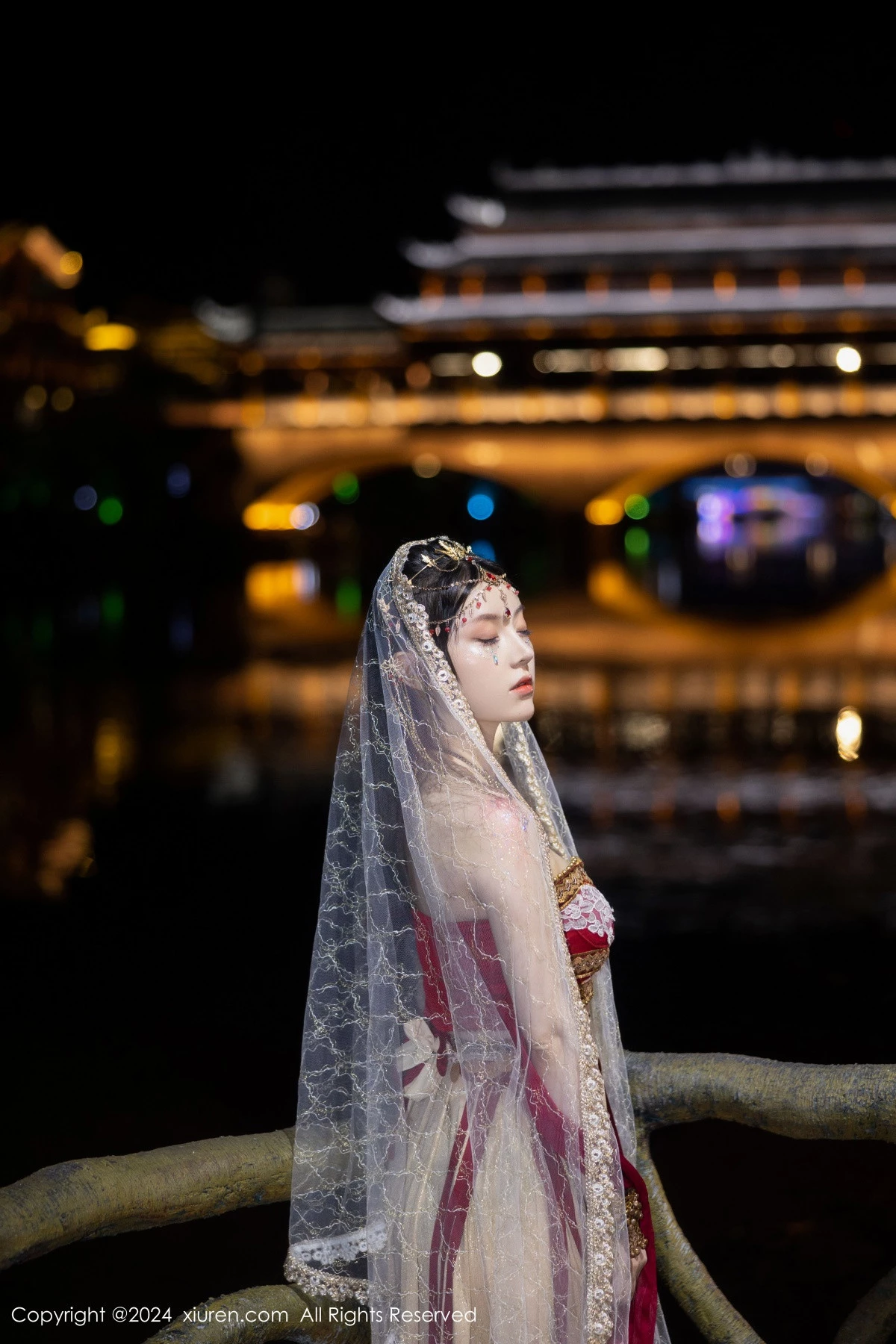 秀人集.com_[XiuRen秀人网]No.8349_模特豆瓣酱性感红色薄纱西域服饰半脱秀丰腴身材撩人诱惑写真82P