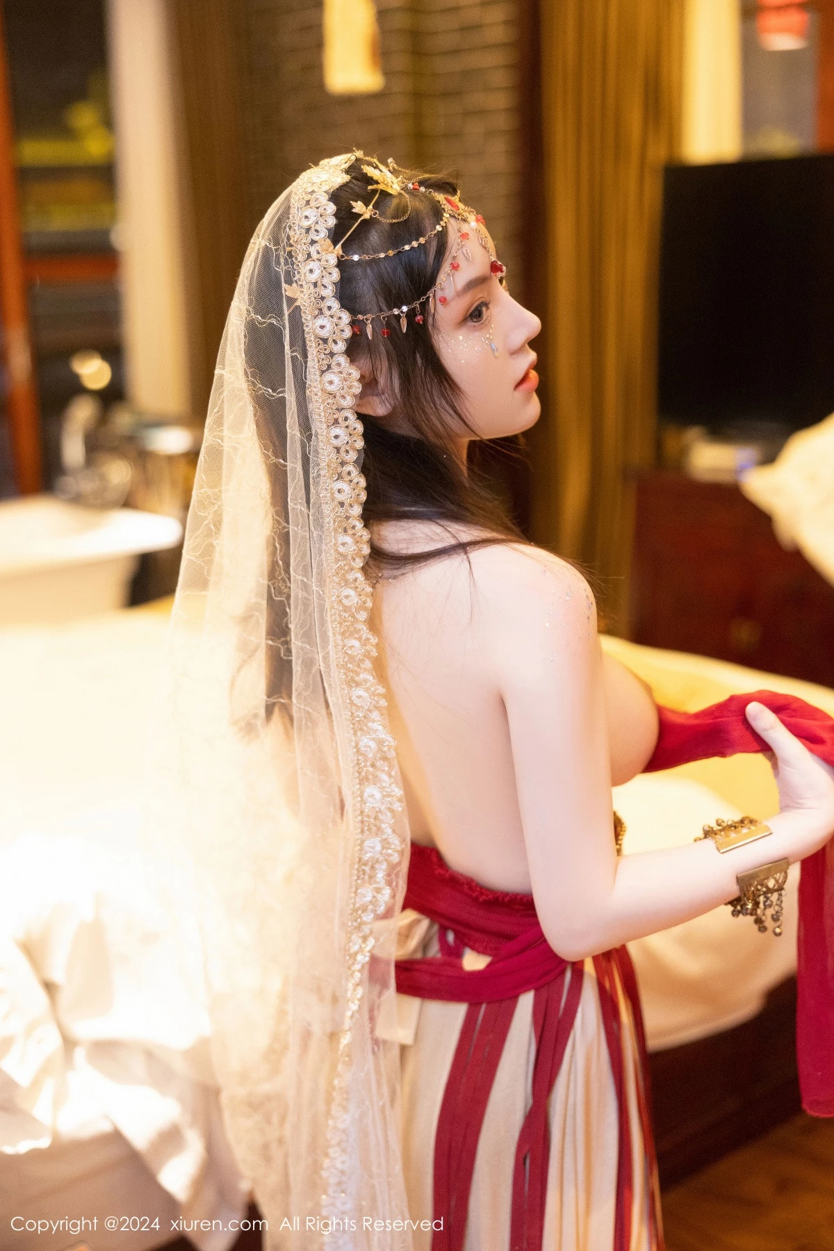 秀人集.com_[XiuRen秀人网]No.8349_模特豆瓣酱性感红色薄纱西域服饰半脱秀丰腴身材撩人诱惑写真82P