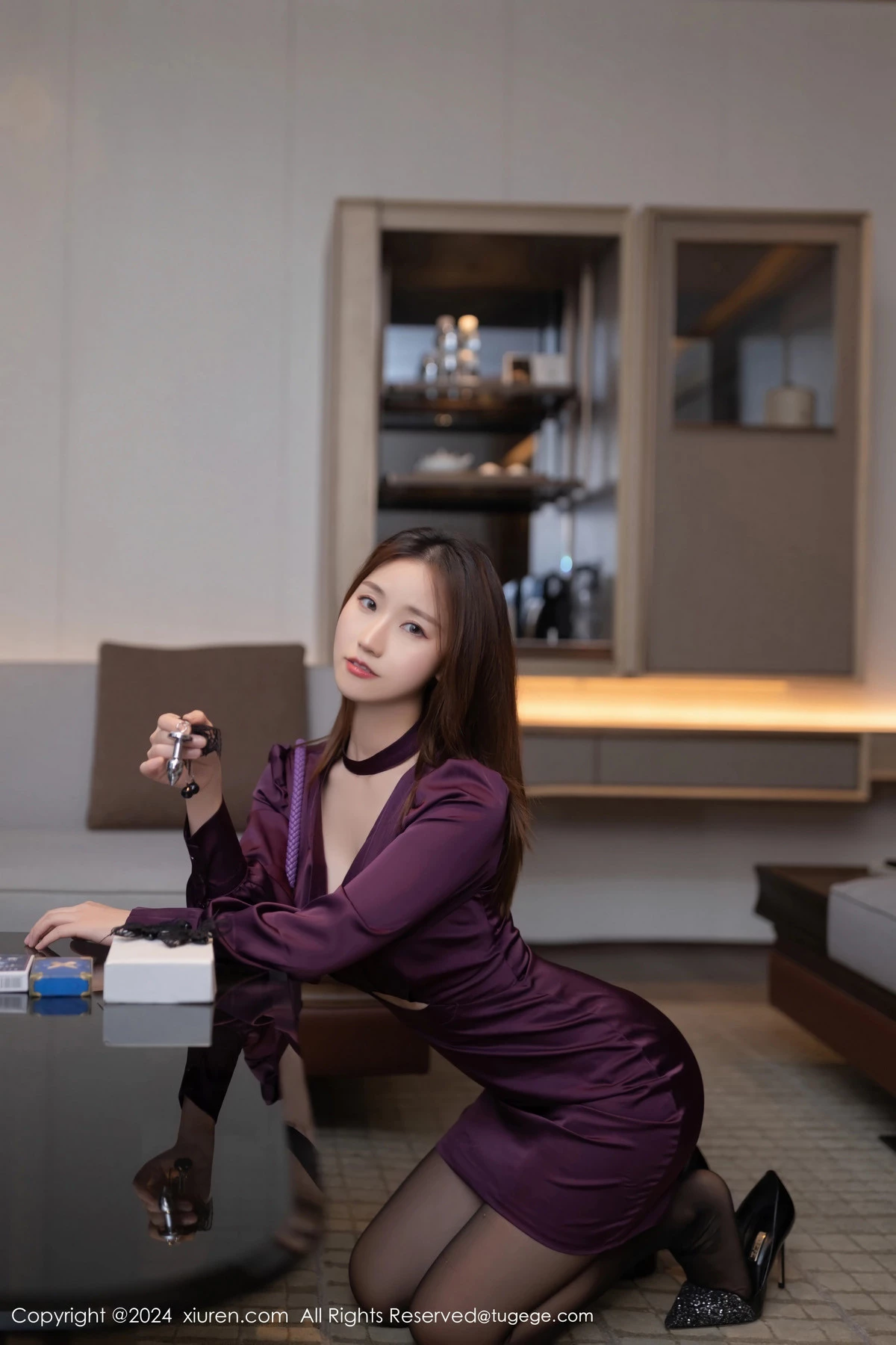 秀人集.com_[XiuRen秀人网]No.8264_模特杏子Yada性感紫色服饰露紫灰蕾丝内衣秀曼妙身姿诱惑写真87P