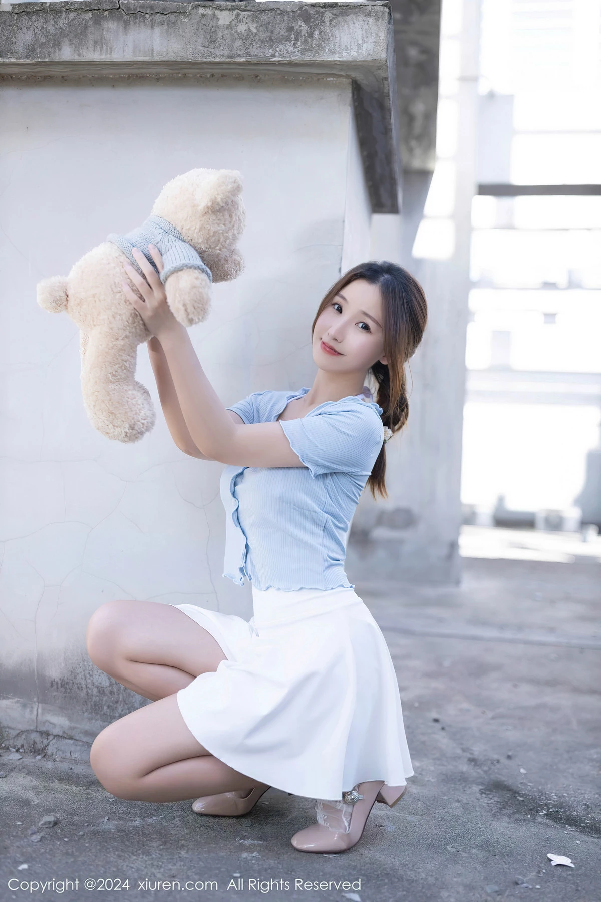 秀人集.com_[XiuRen秀人网]No.8369_模特杏子Yada户外蓝色上衣配白短裙露性感白色内衣完美诱惑写真85P