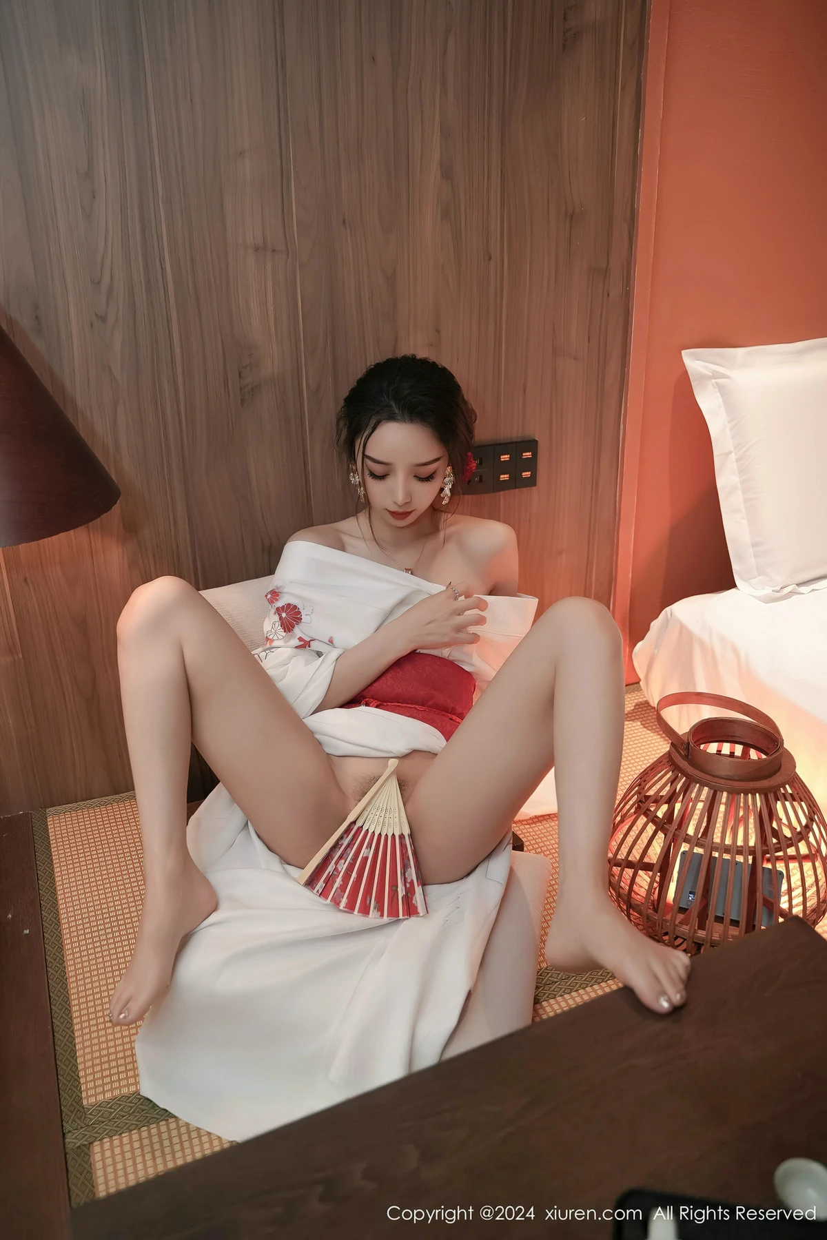 秀人集.com_[XiuRen秀人网]No.8367_模特苏曼兮宾馆场景性感白色日系和服半撩秀翘臀美腿诱惑写真85P