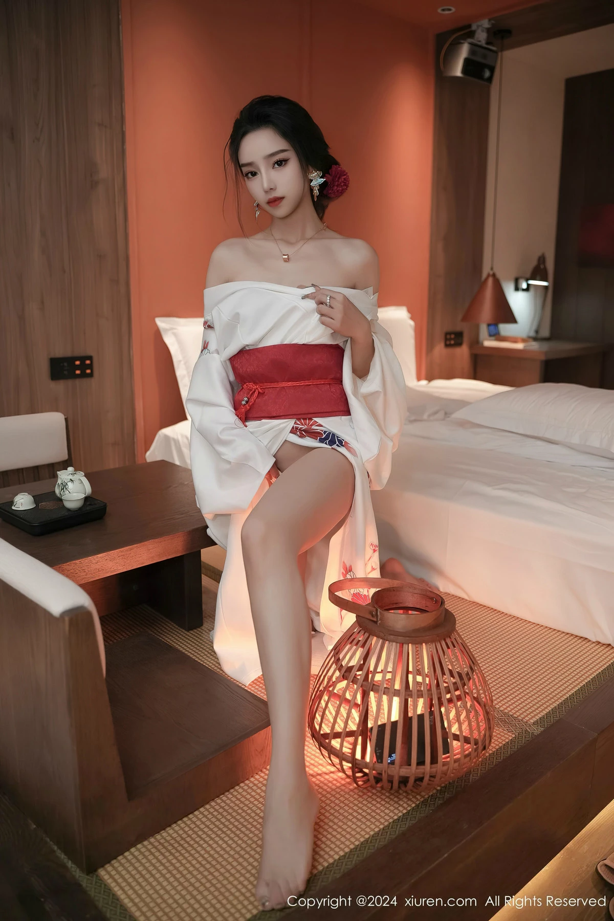 秀人集.com_[XiuRen秀人网]No.8367_模特苏曼兮宾馆场景性感白色日系和服半撩秀翘臀美腿诱惑写真85P