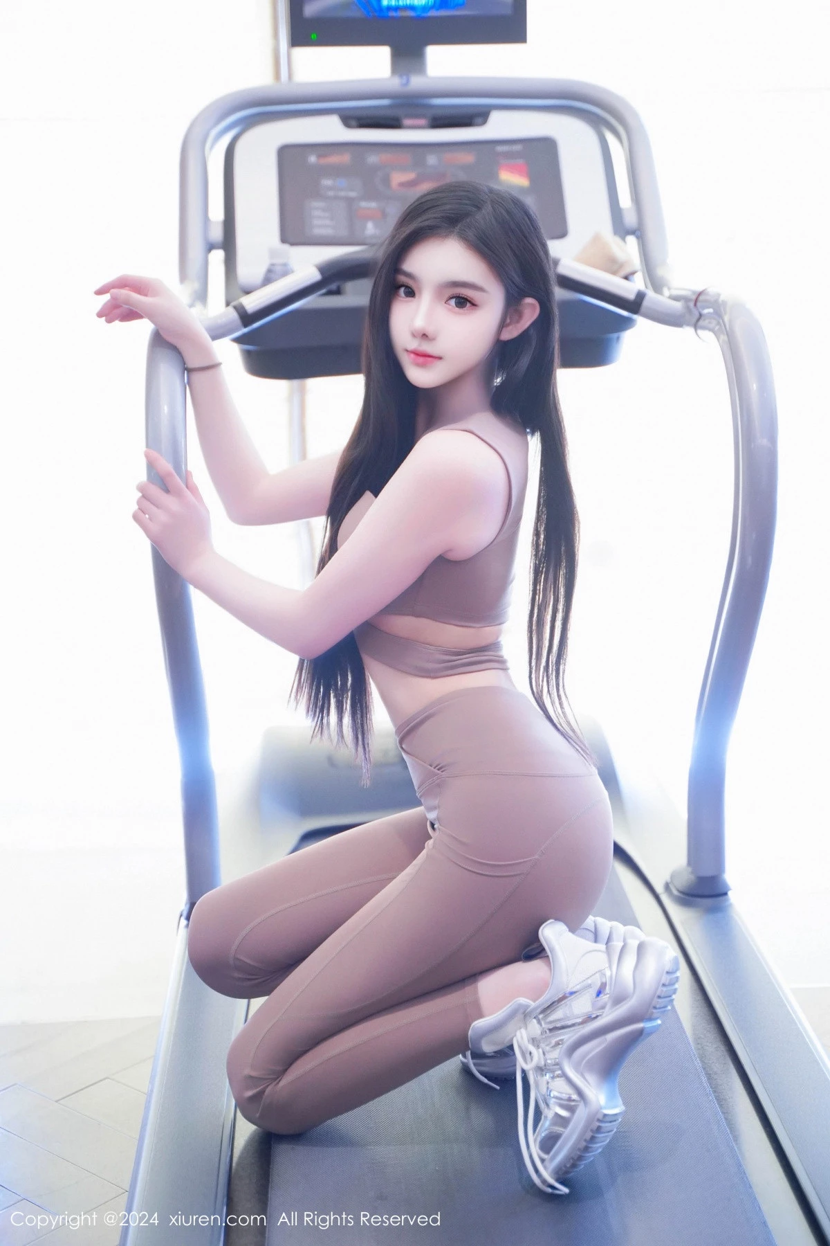 秀人集.com_[XiuRen秀人网]No.8382_模特龙雪儿性感棕红色瑜伽服饰紧身秀完美身材惹火诱惑写真76P