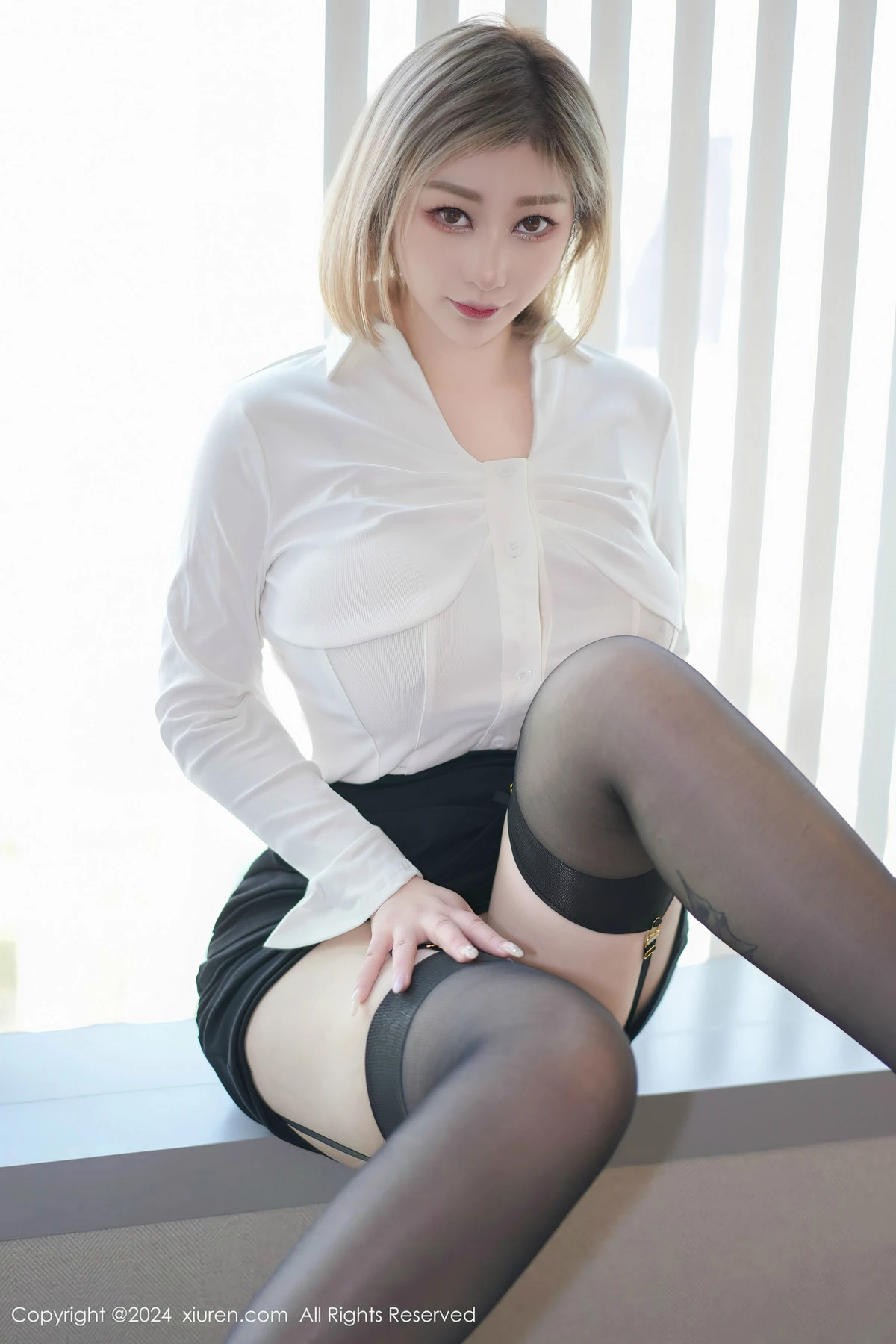 秀人集.com_[XiuRen秀人网]No.8381_女神妲己_Toxic性感白T配黑短裙露黑色情趣服饰秀美臀诱惑写真70P