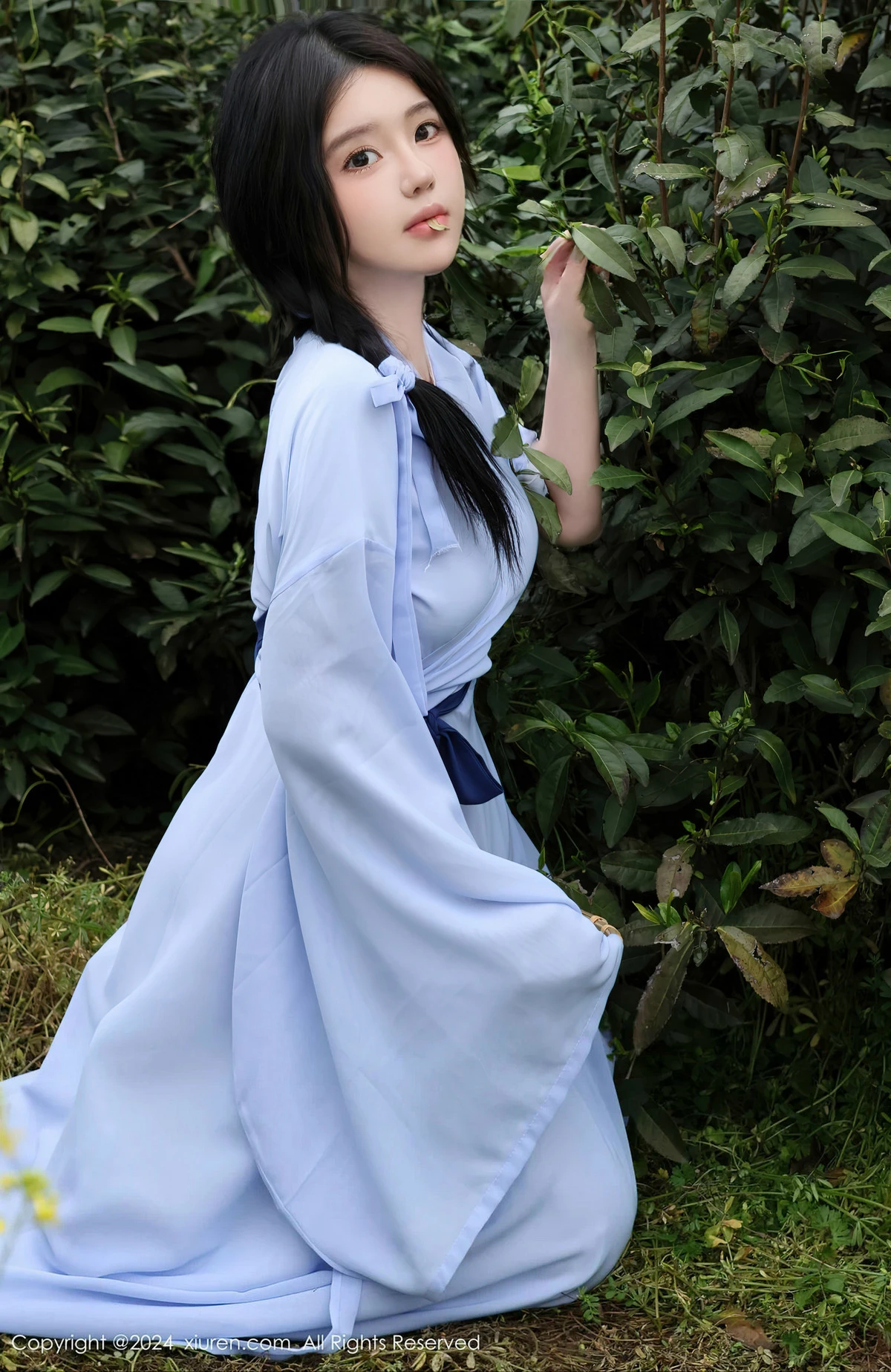 秀人集.com_[XiuRen秀人网]No.8386_模特小薯条nienie户外剧情性感蓝色连衣裙半脱秀惹火身材诱惑写真85P