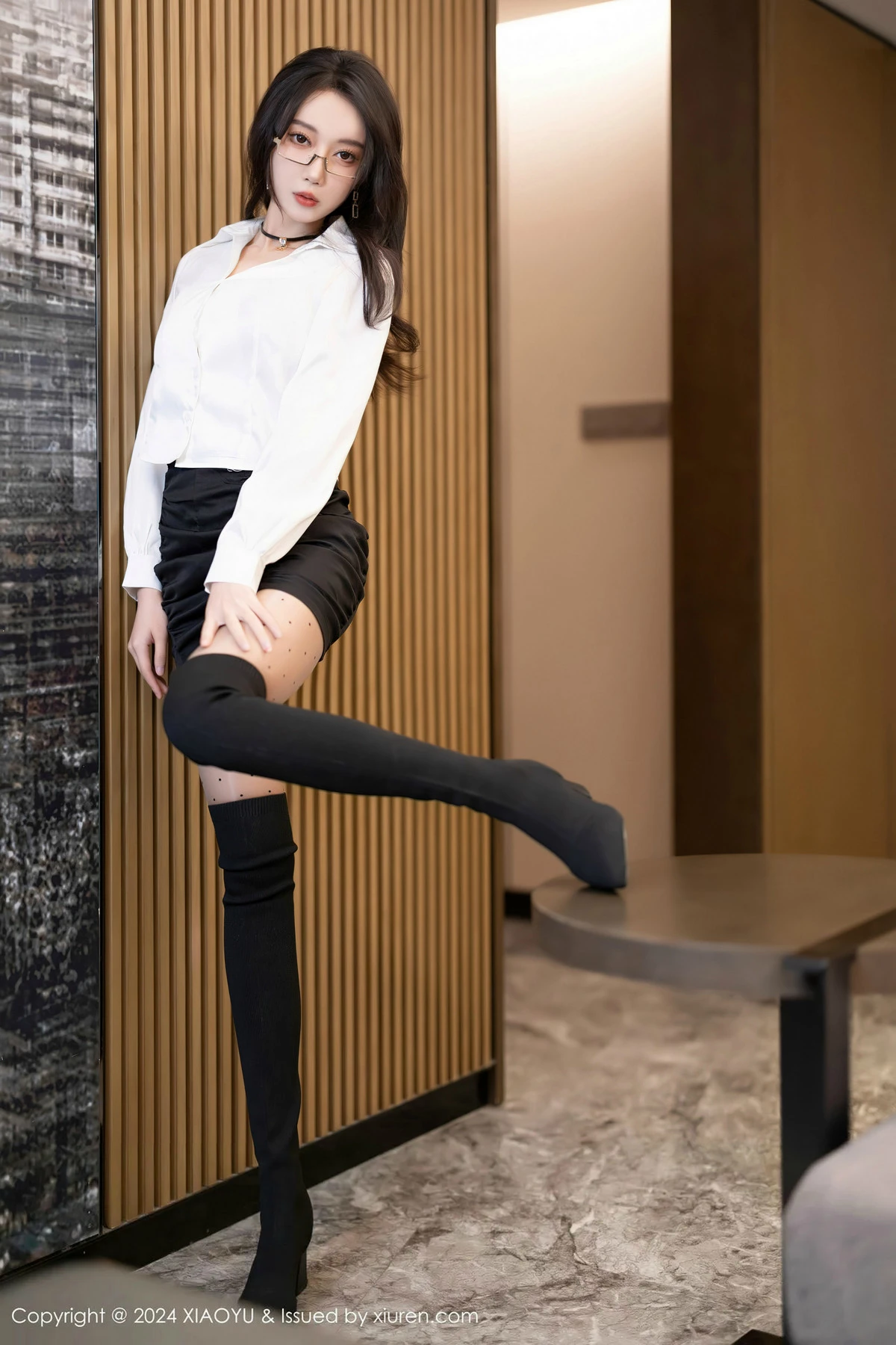 秀人集.com_[XiaoYu画语界]Vol.1234_模特玥儿玥性感白色上衣配白丝袜露粉色内衣秀曼妙身姿诱惑写真82P