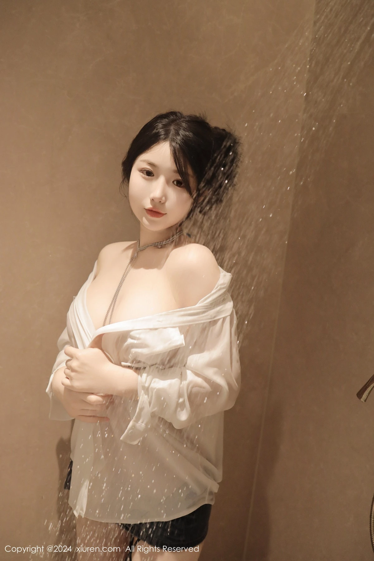 秀人集.com_[XiuRen秀人网]No.8400_模特陈小花浴室性感白色轻透上衣配牛仔短裤秀曼妙身姿诱惑写真77P