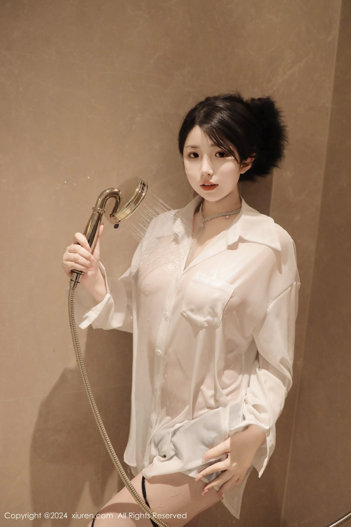 秀人集.com_[XiuRen秀人网]No.8400_模特陈小花浴室性感白色轻透上衣配牛仔短裤秀曼妙身姿诱惑写真77P