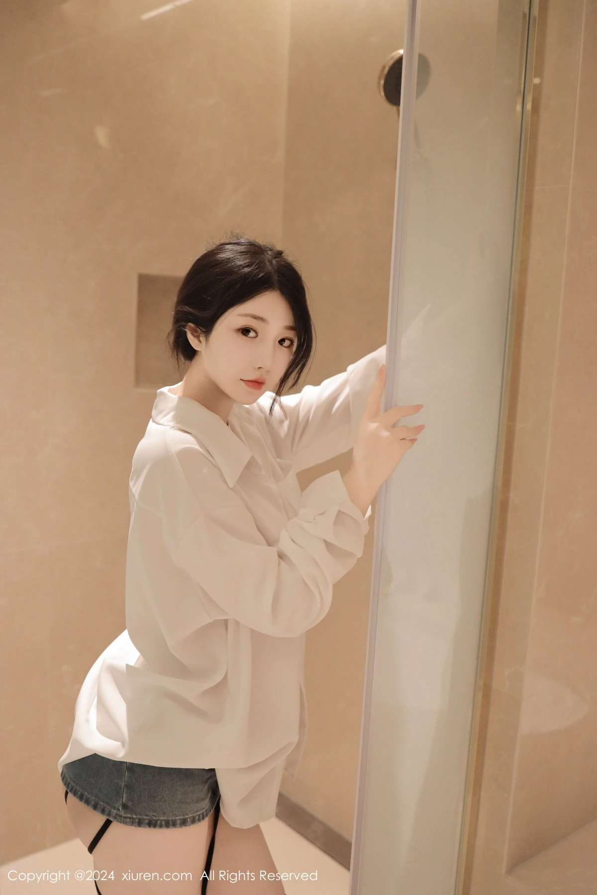 秀人集.com_[XiuRen秀人网]No.8400_模特陈小花浴室性感白色轻透上衣配牛仔短裤秀曼妙身姿诱惑写真77P