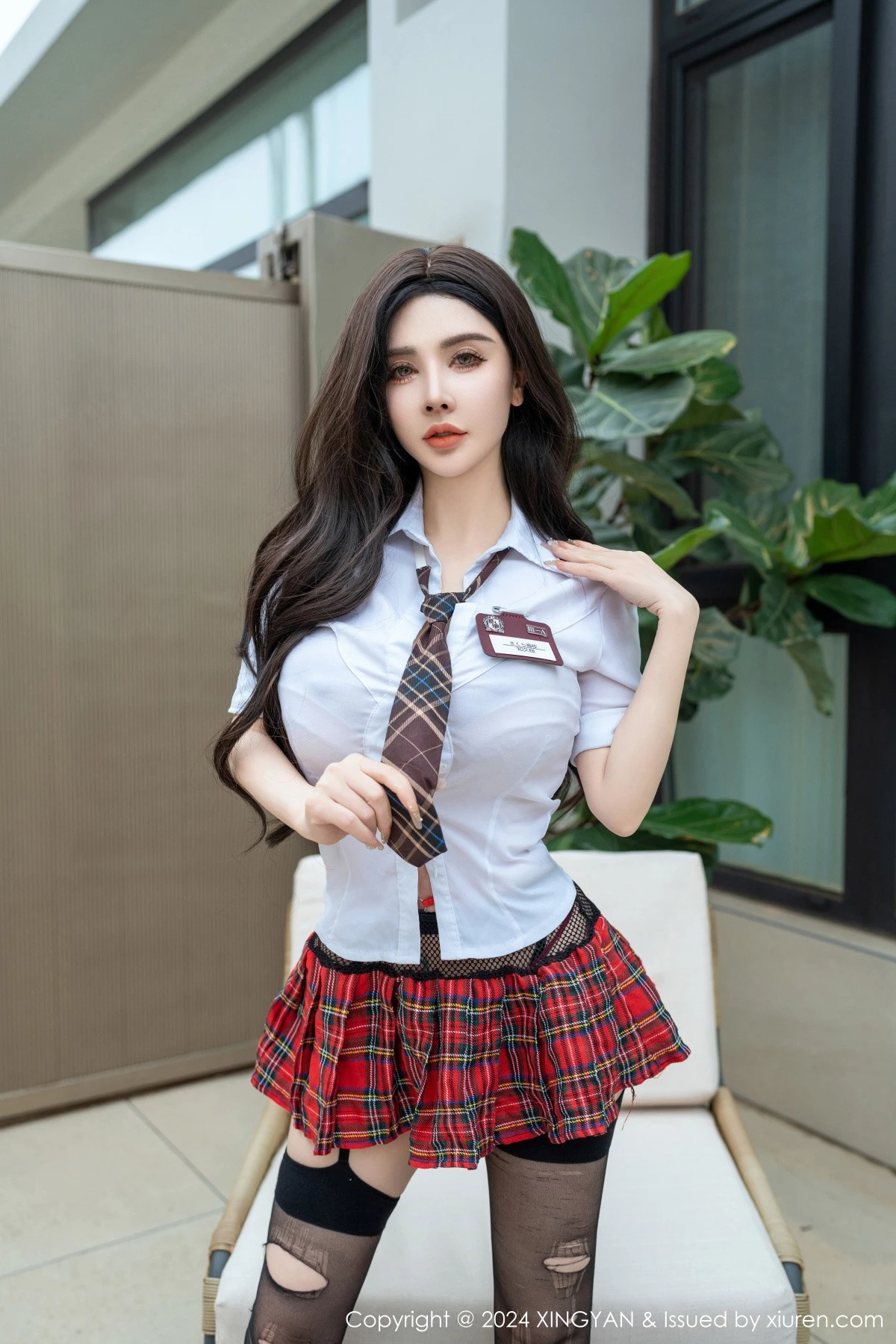 秀人集.com_[XINGYAN星颜社]VOL.228_模特潘思沁性感白T配格子短裙露破烂黑丝秀翘臀美腿诱惑写真82P