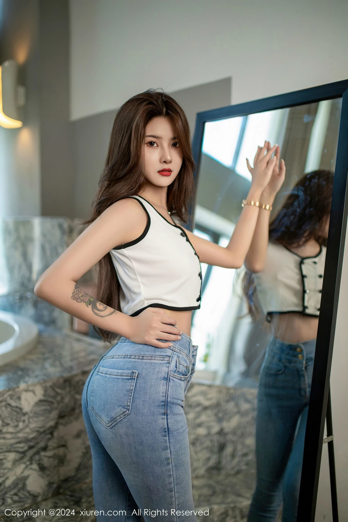 秀人集.com_[XiuRen秀人网]No.8410_模特仙女爱自由性感粉色睡裙+简约牛仔裤秀曼妙身姿诱惑写真50P