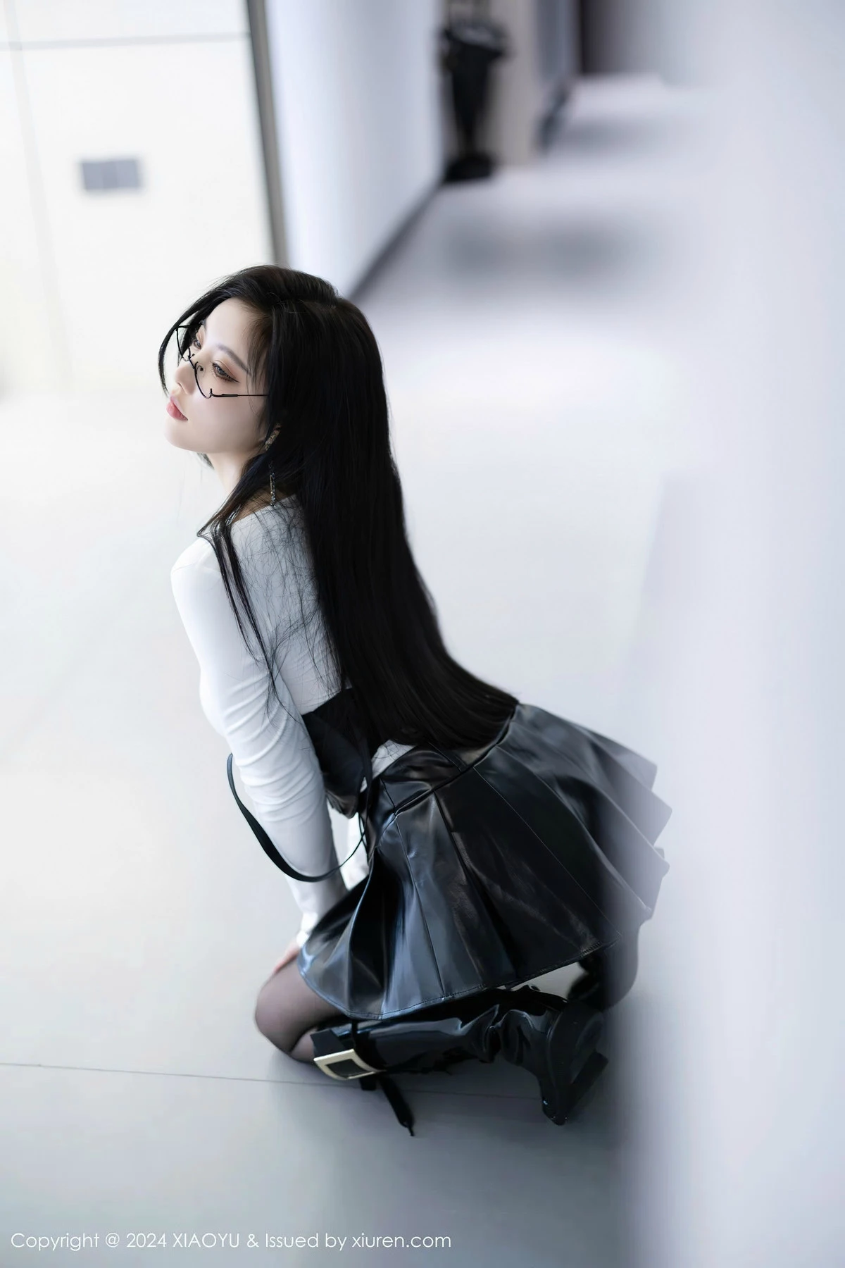 秀人集.com_[XiaoYu画语界]Vol.1223_女神杨晨晨Yome性感白上衣配背带短裙露黑丝吊袜完美诱惑写真80P