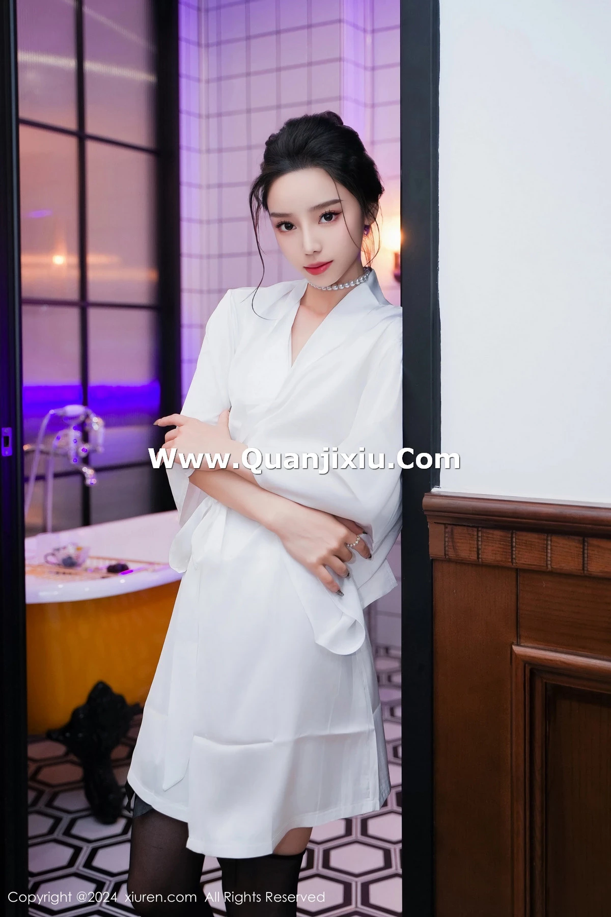 秀人集.com_[XiuRen秀人网]No.8283_模特苏曼兮浴室场景性感白色连衣裙配黑丝袜秀丰腴美臀诱惑写真84P