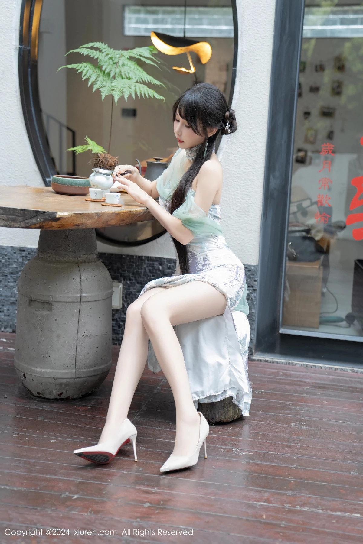 秀人集.com_[XiuRen秀人网]No.8448_模特波巧酱性感黑色薄纱肚兜+图案旗袍配闪亮肉丝完美诱惑写真96P