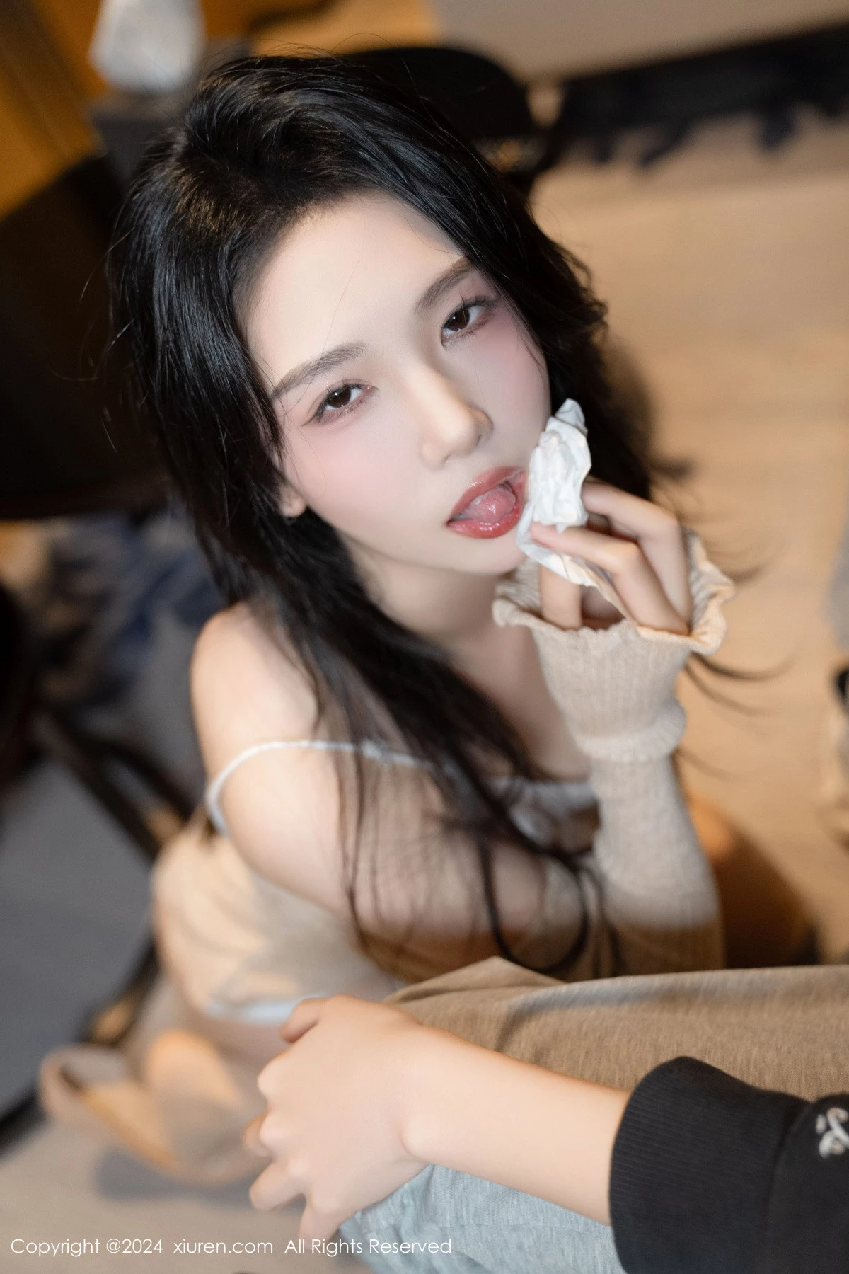 秀人集.com_[XiuRen秀人网]No.8455_模特利世性感杏色上衣露白色内衣配原色丝袜秀曼妙身姿诱惑写真86P