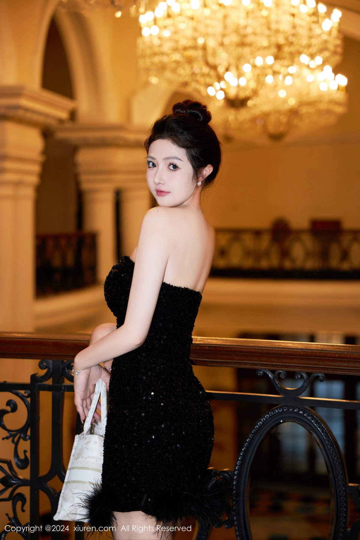 秀人集.com_[XiuRen秀人网]No.8462_模特养乐多DoDo性感黑色小礼服露紫色情趣内衣配丝袜诱惑写真48P