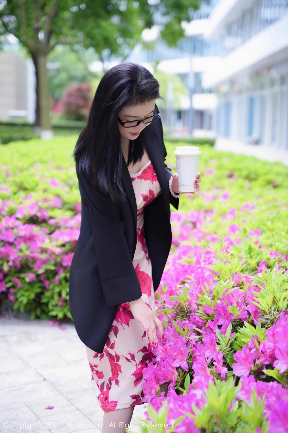 秀人集.com_[XiuRen秀人网]No.8468_模特雅茹老师厨房场景性感红色图案长裙秀柔美身姿完美诱惑写真79P