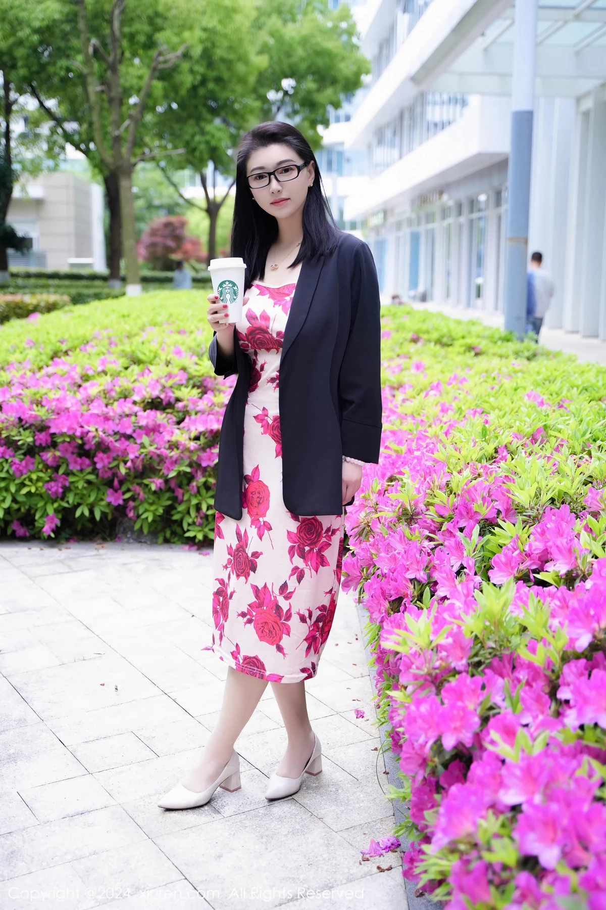 秀人集.com_[XiuRen秀人网]No.8468_模特雅茹老师厨房场景性感红色图案长裙秀柔美身姿完美诱惑写真79P