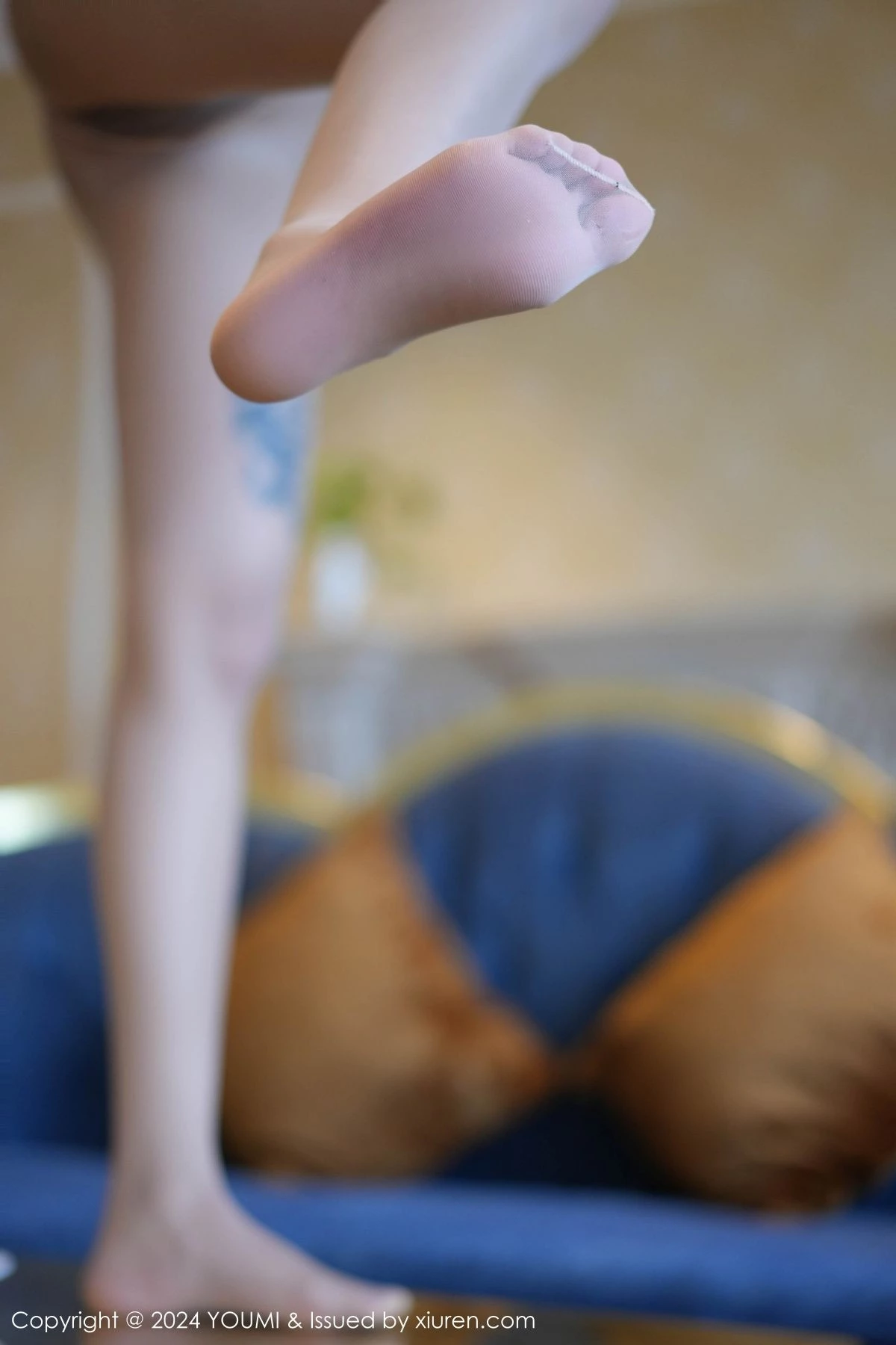 秀人集.com_[YouMi尤蜜荟]Vol.1053_模特赵可欣baby性感杏色连衣短裙配超薄肉丝秀翘臀美腿诱惑写真88P