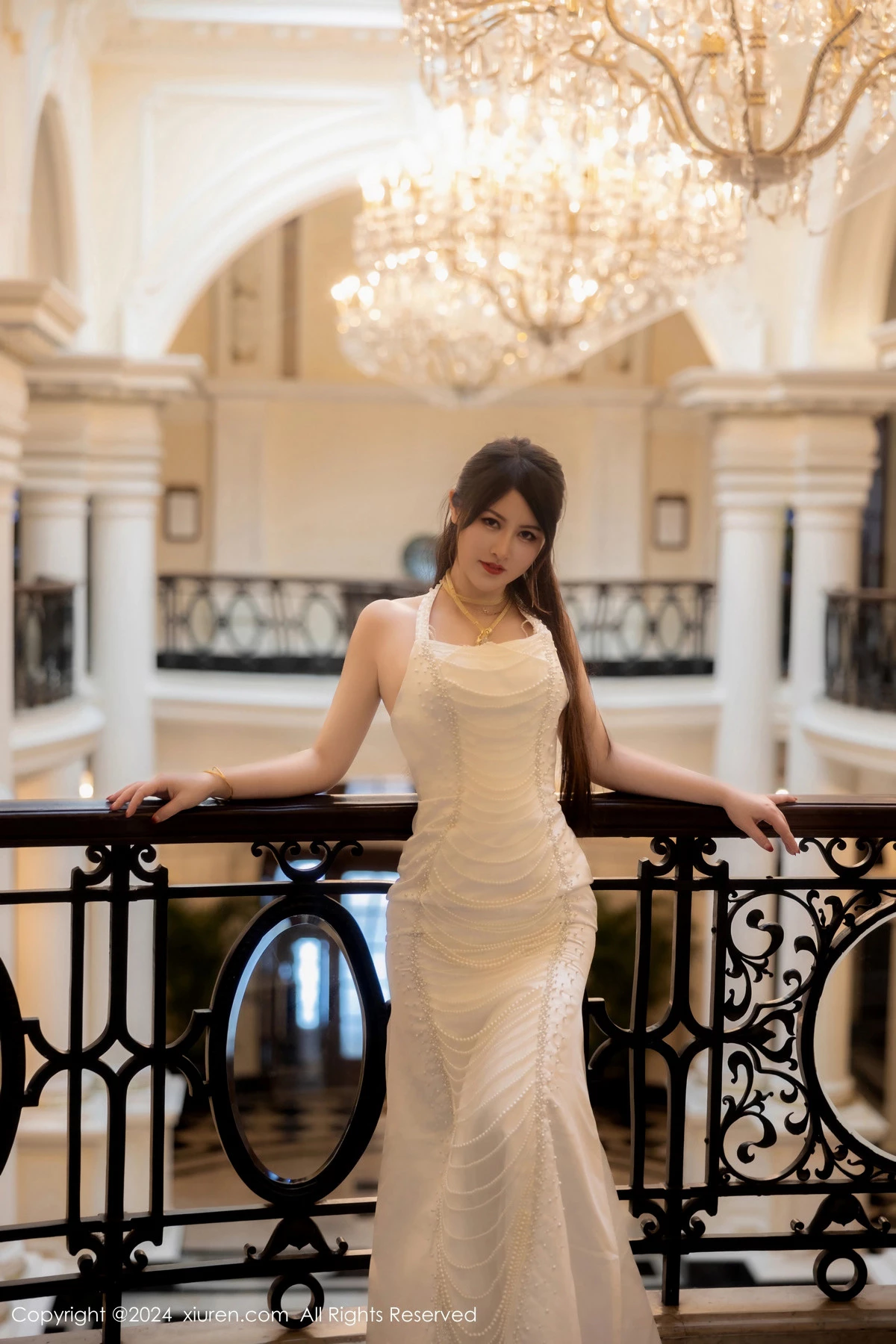 秀人集.com_[XiuRen秀人网]No.8436_模特诗诗kiki白色吊带短裙露粉色内衣配黑丝袜秀惹火身材诱惑写真83P