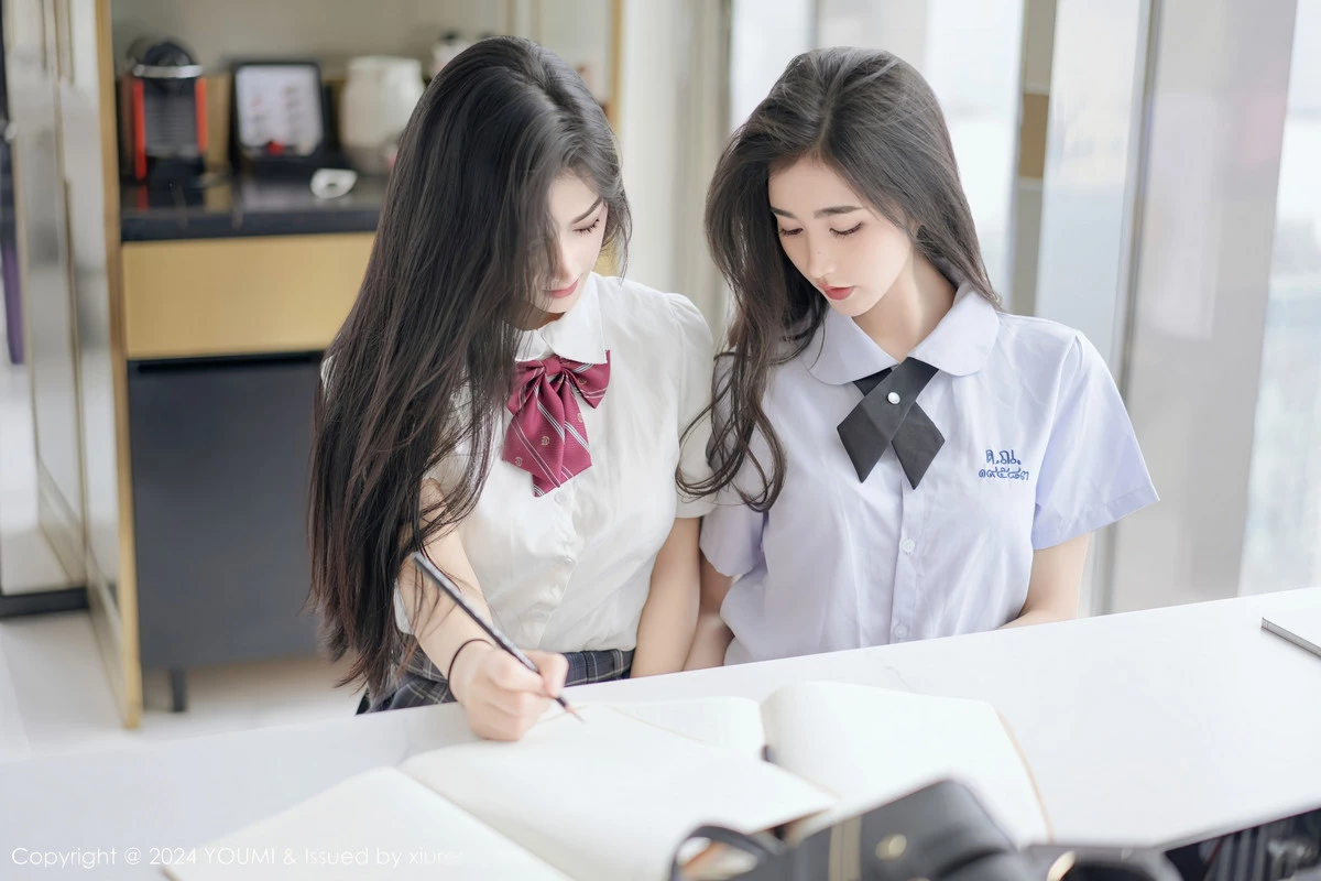 秀人集.com_[YouMi尤蜜荟]Vol.1057_模特鱼尾fish＆小茶茶性感学妹制服配黑丝袜秀完美身材迷人写真103P